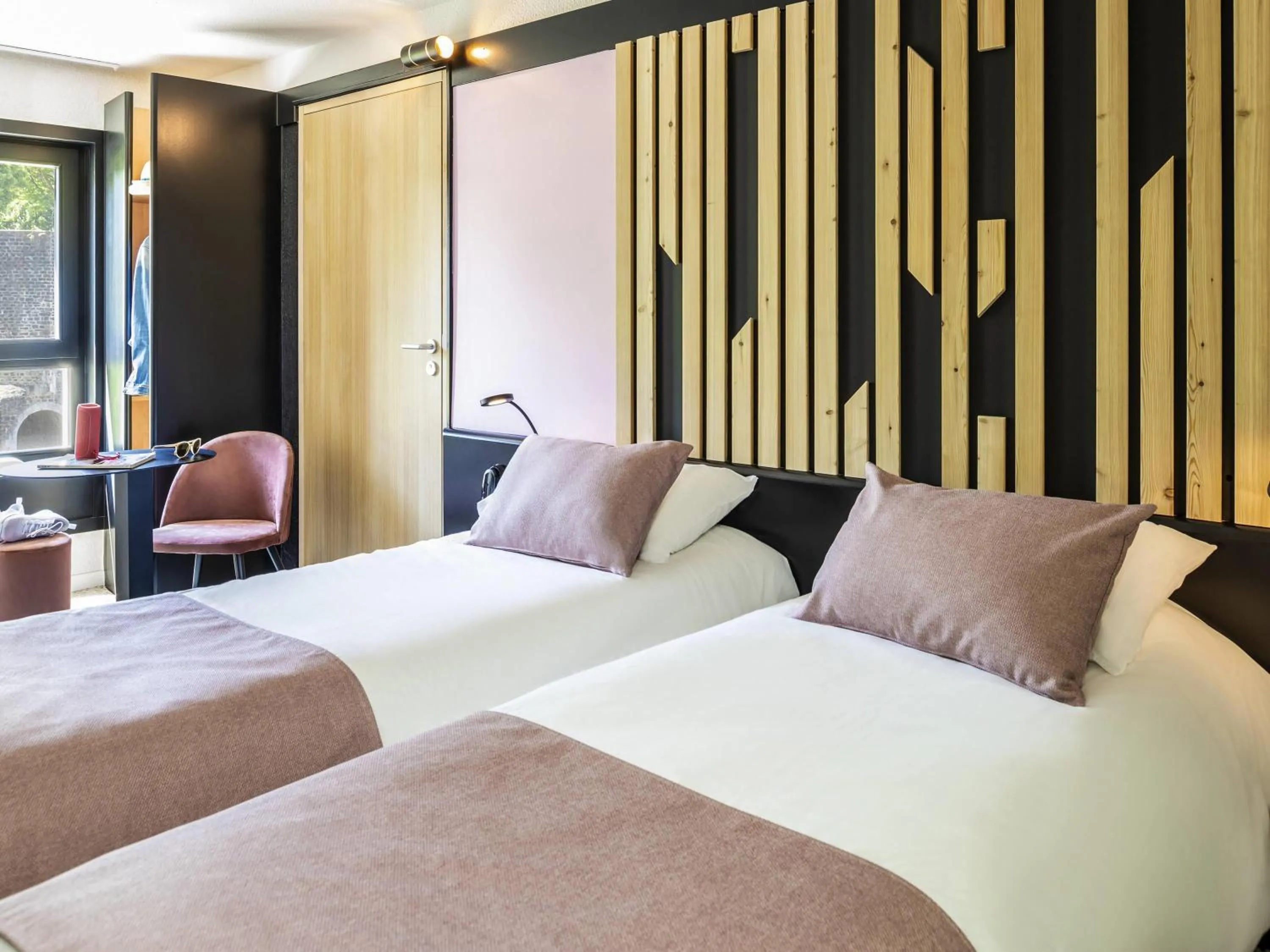 Bedroom, Bed in ibis Styles Boulogne sur Mer Centre Cathédrale