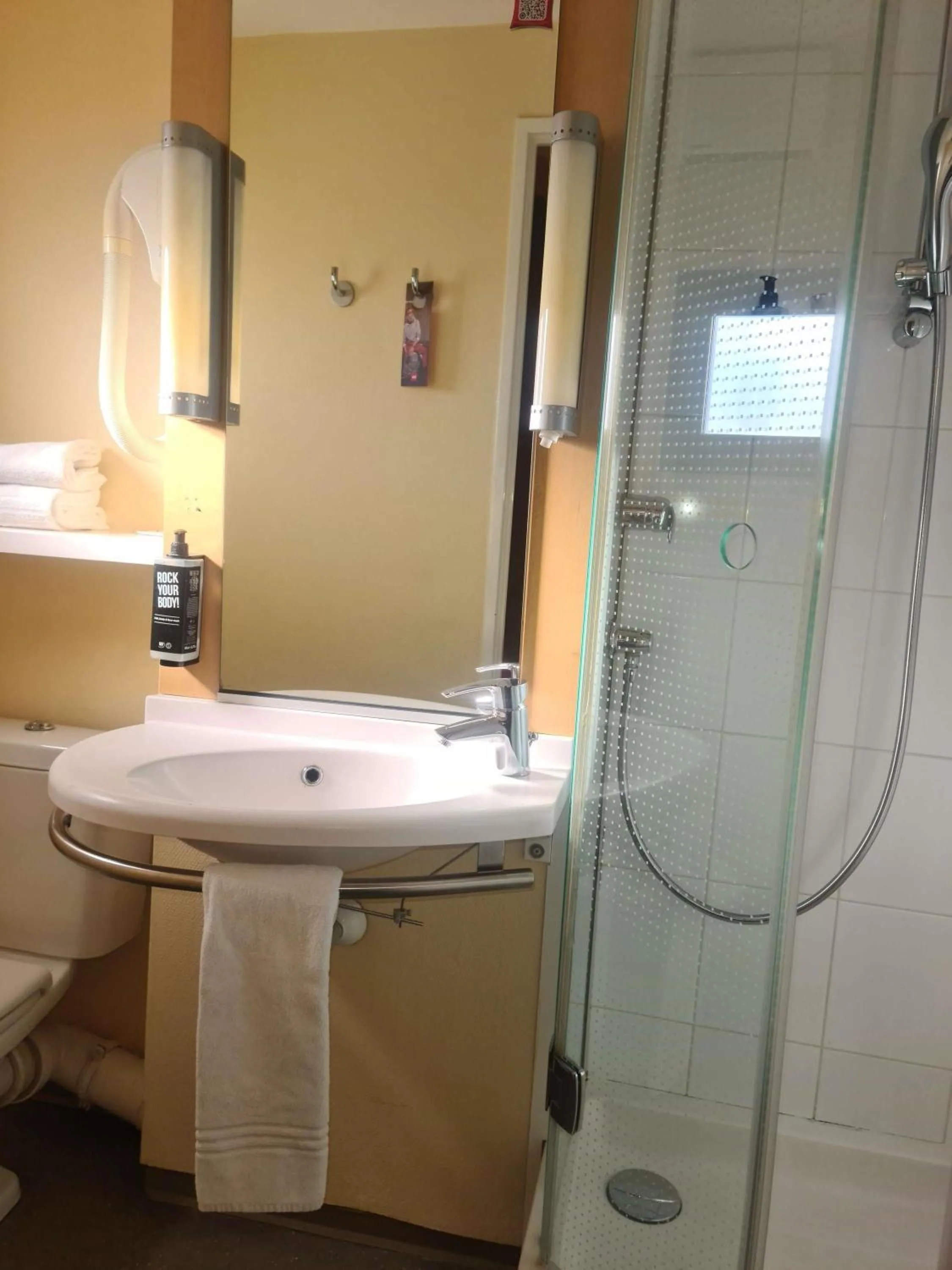 Bedroom in ibis Marseille Centre Gare Saint Charles