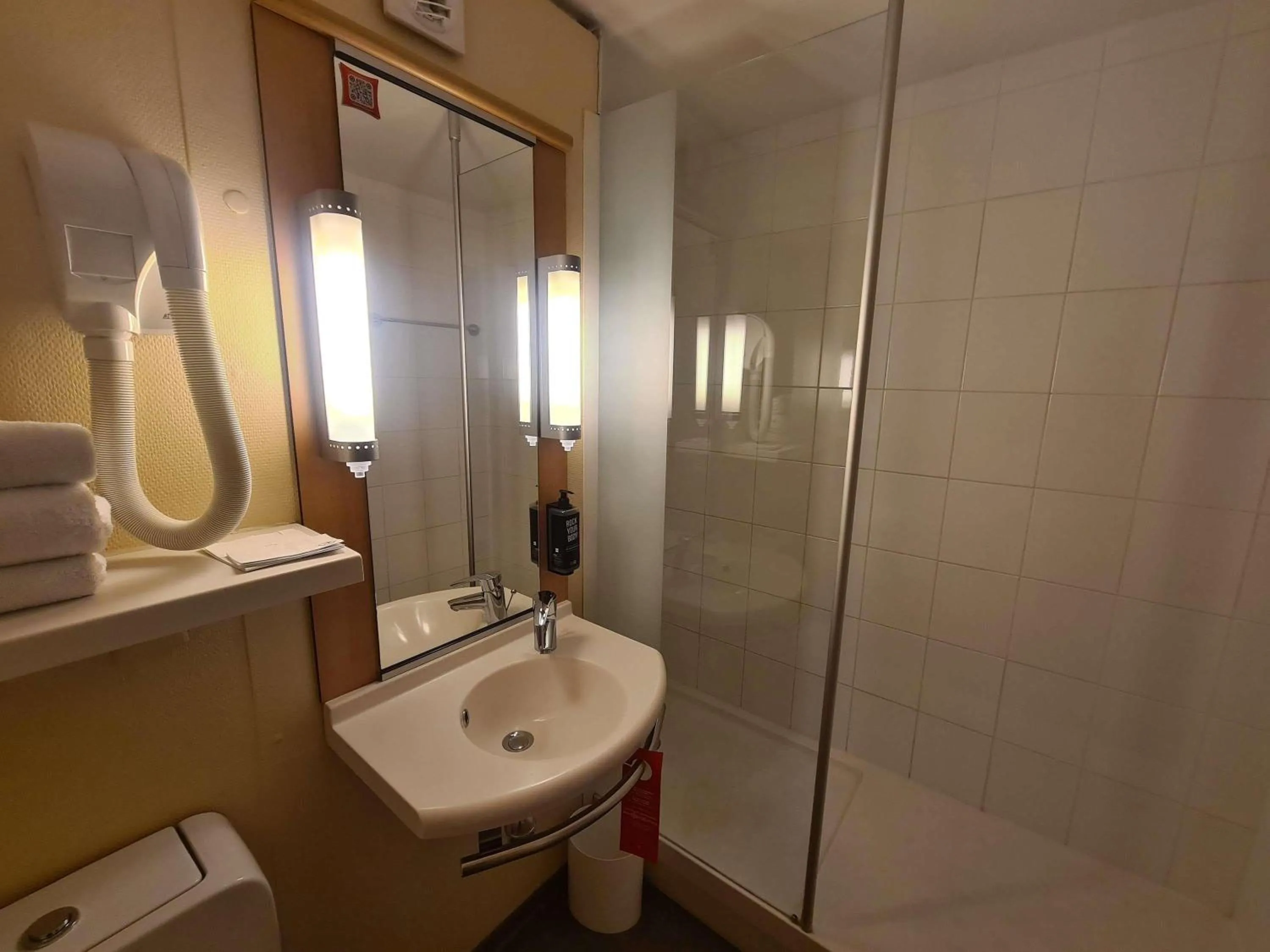 Bedroom in ibis Marseille Centre Gare Saint Charles