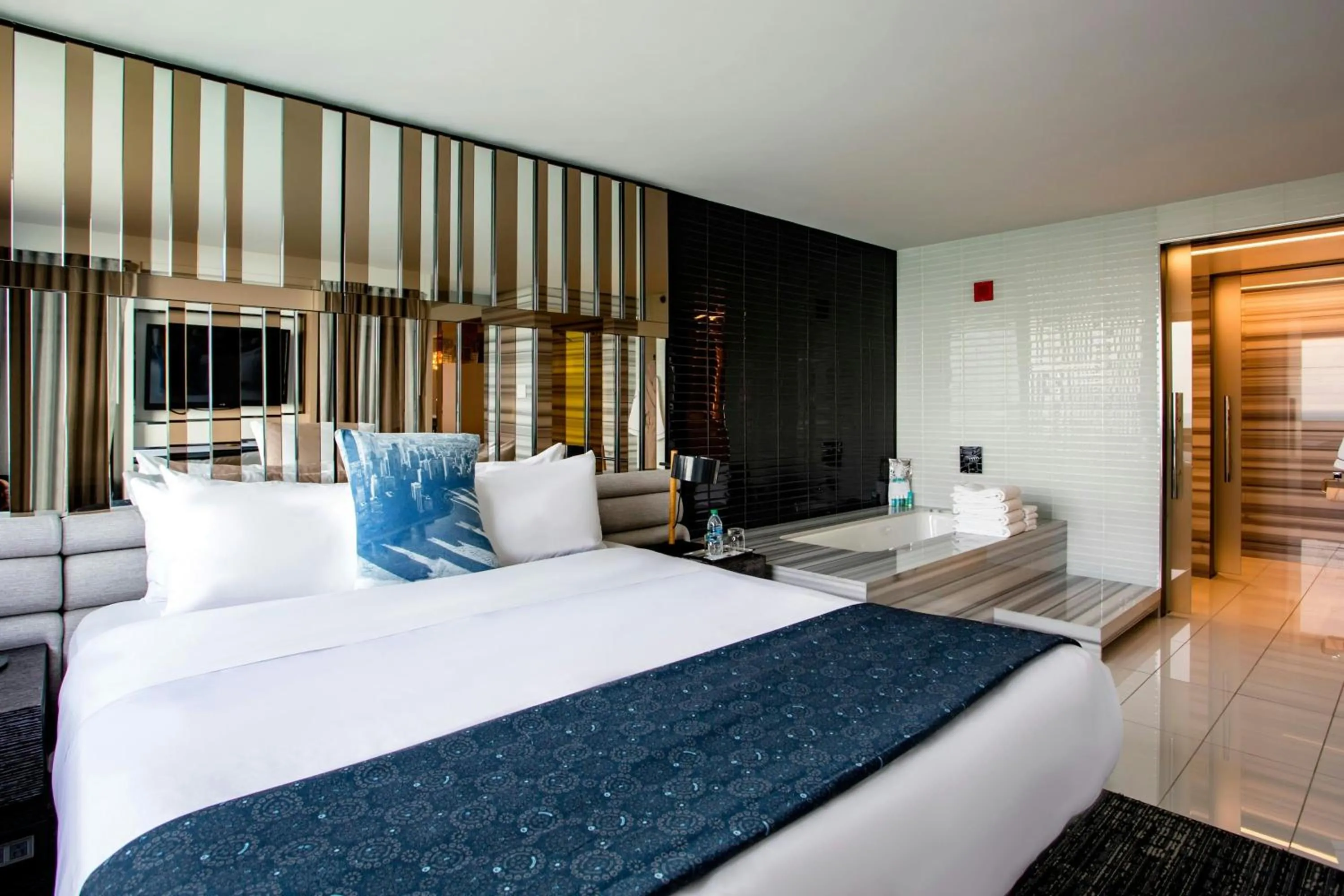 Bedroom, Bed in The Wade