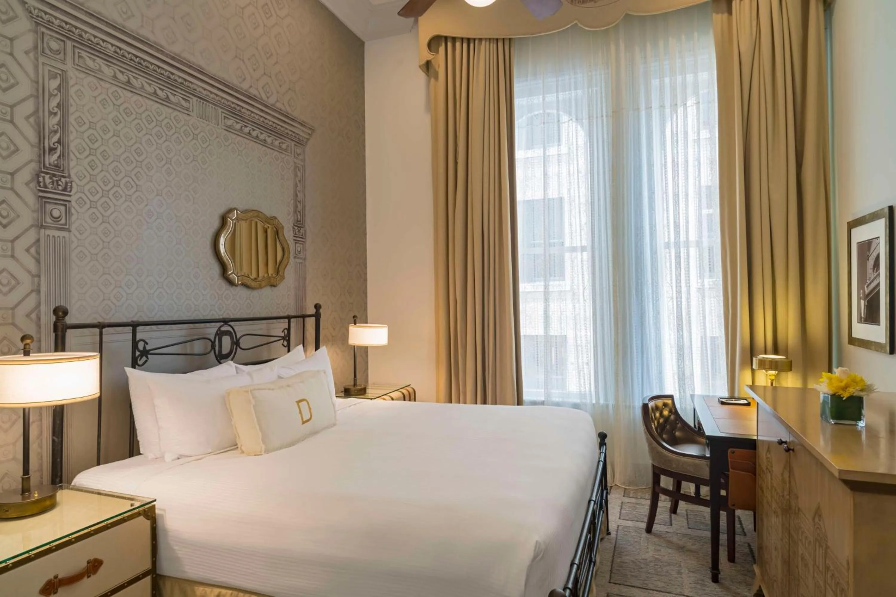 Bedroom, Bed in The Driskill