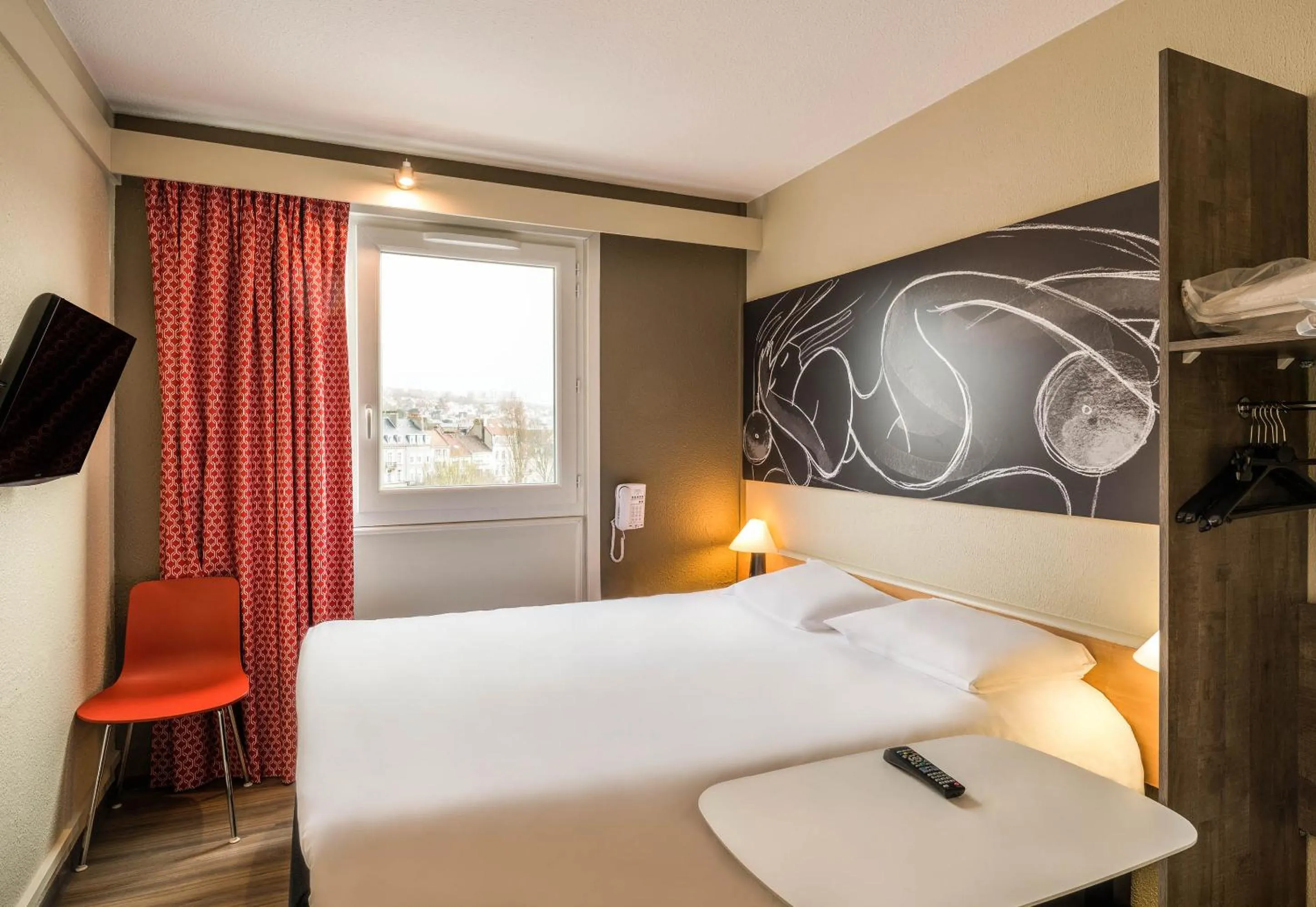 Bedroom, Bed in B&B HOTEL Boulogne-sur-Mer Centre Les Ports