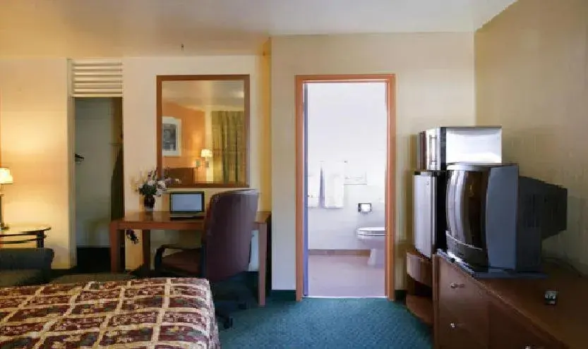 Bed in Americas Best Value Inn - Livermore Bed in Americas Best Value Inn - Livermore