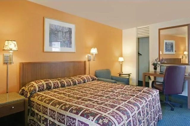 Bed in Americas Best Value Inn - Livermore