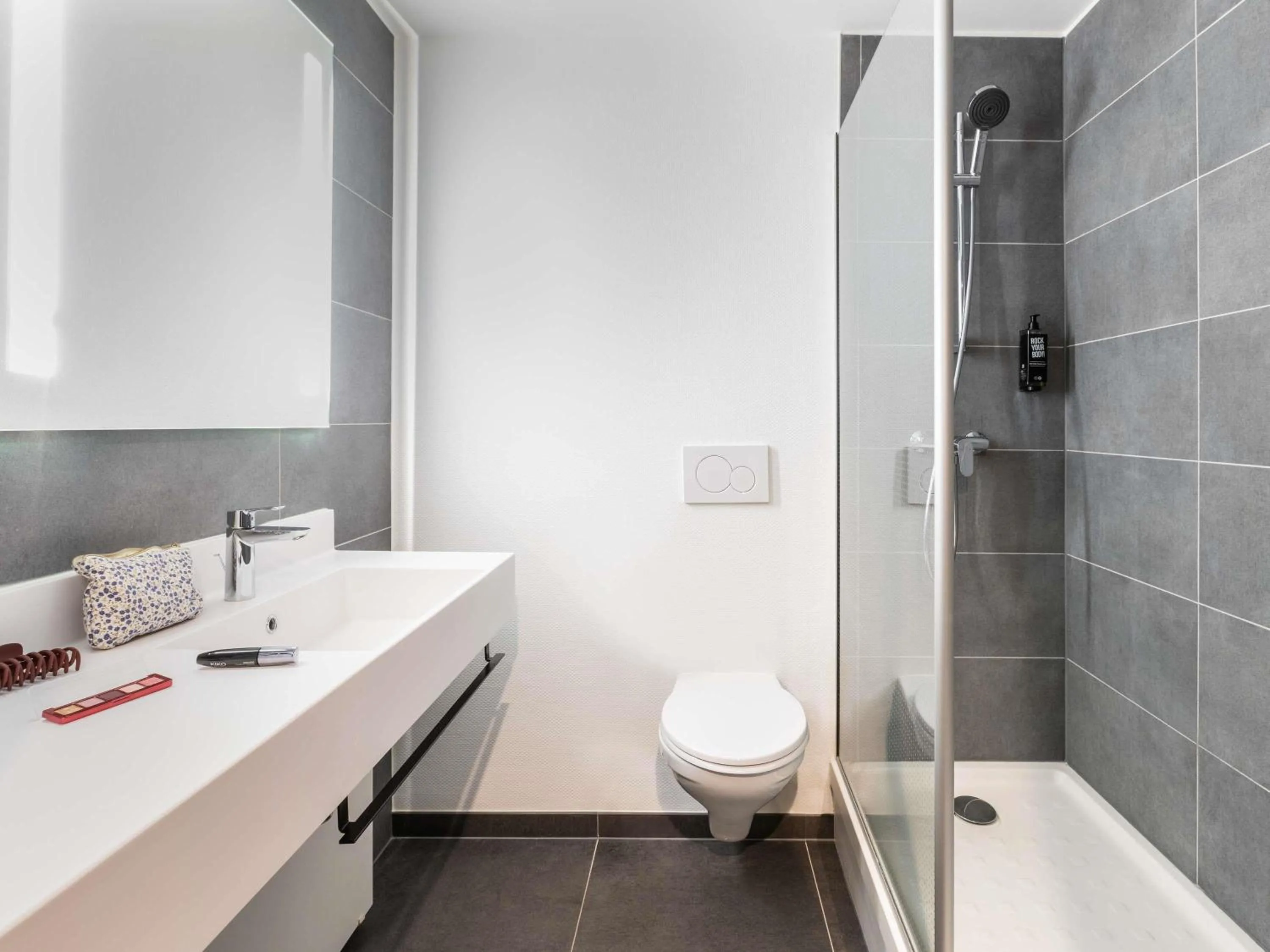 Bedroom in ibis Strasbourg Centre Gare