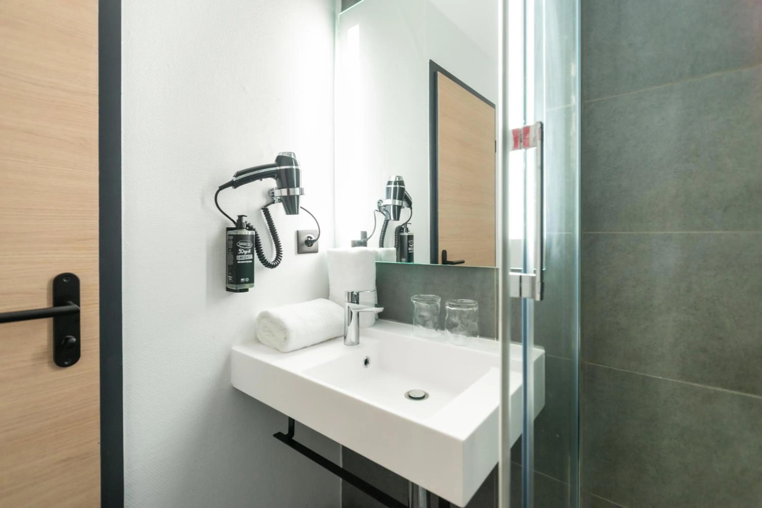 Bathroom in ibis Strasbourg Centre Gare