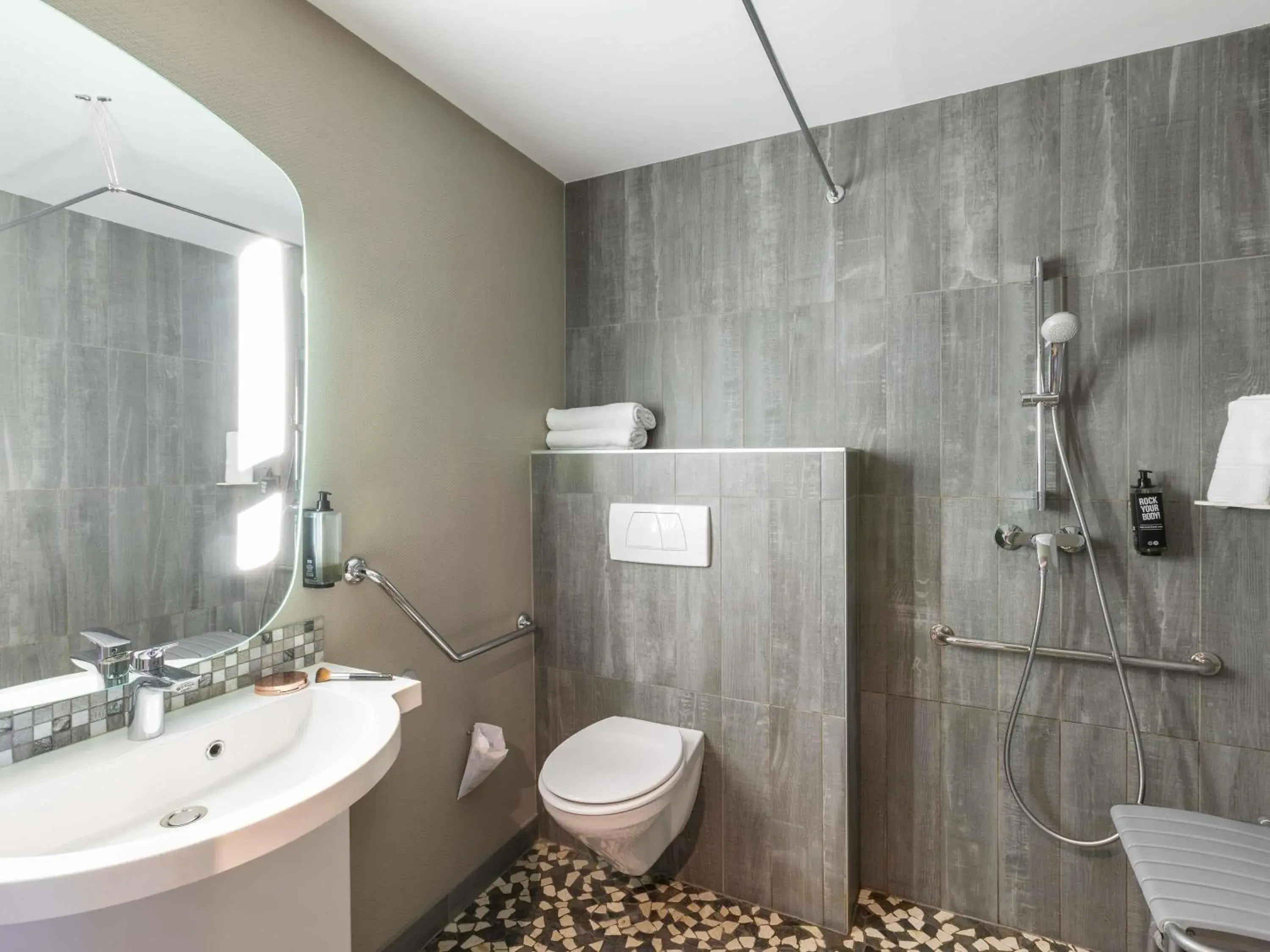 Bedroom in ibis Strasbourg Centre Gare Bedroom in ibis Strasbourg Centre Gare