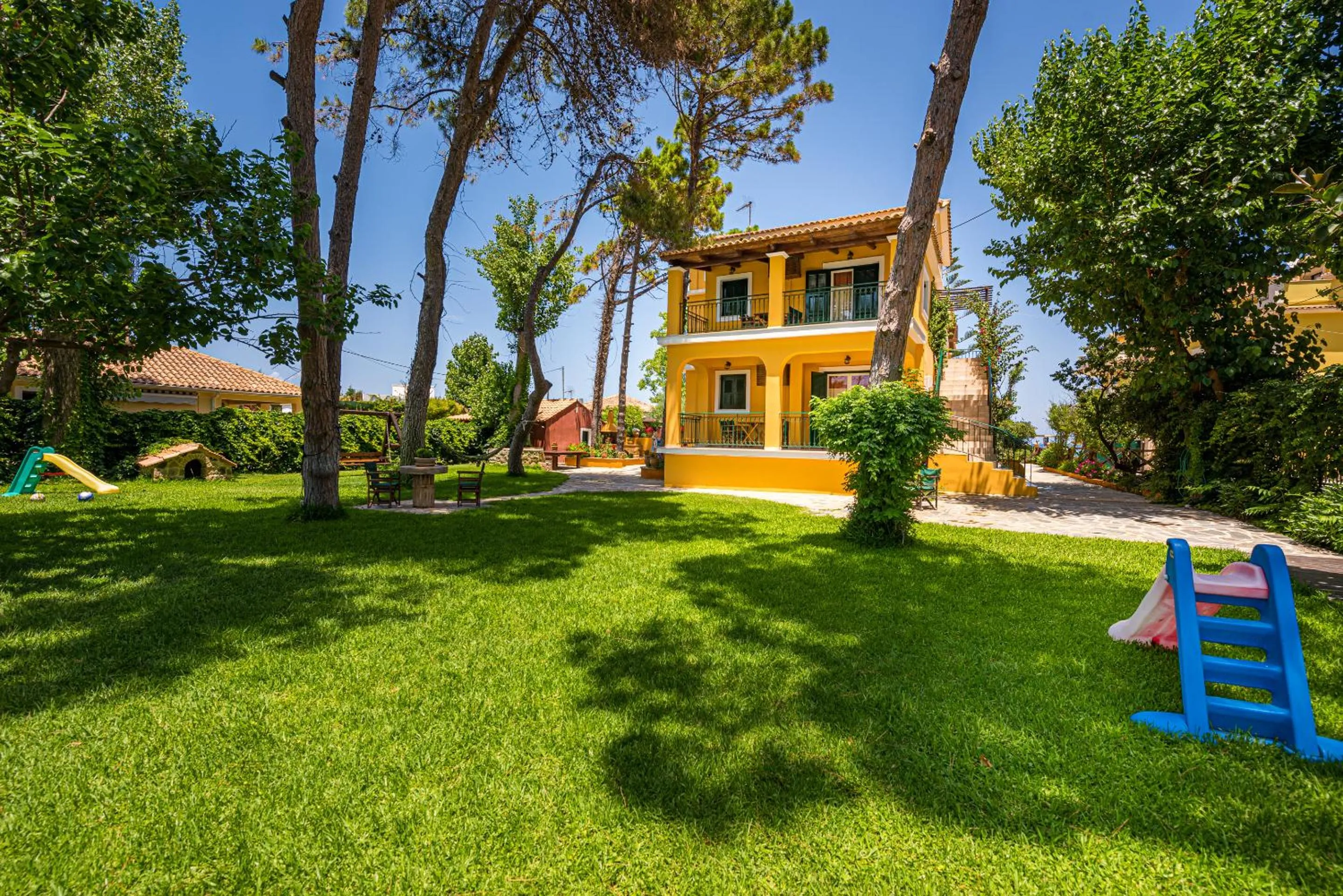 Zarkadis Beach Apartments