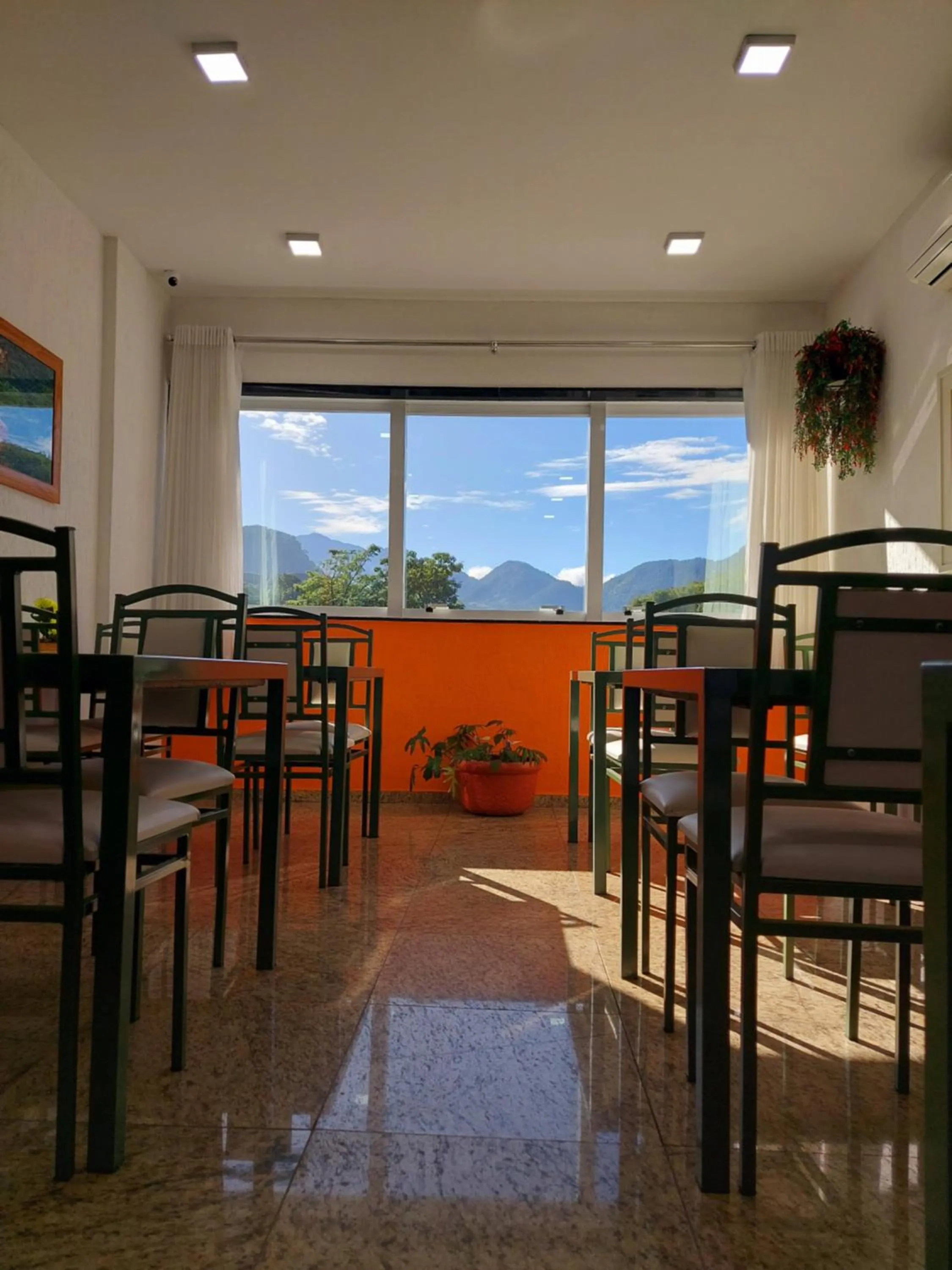 Restaurant/places to eat in Hotel Netto