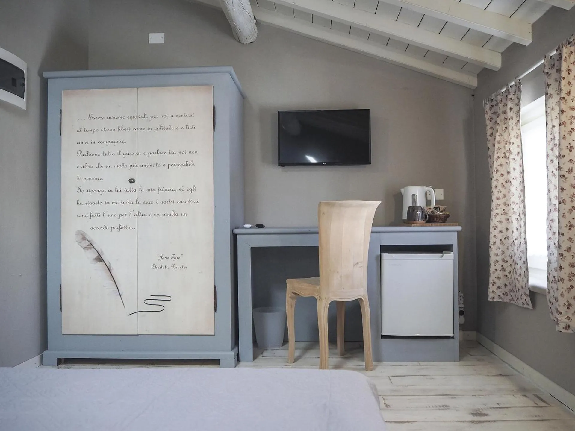 TV and multimedia in B&B Antique Maison