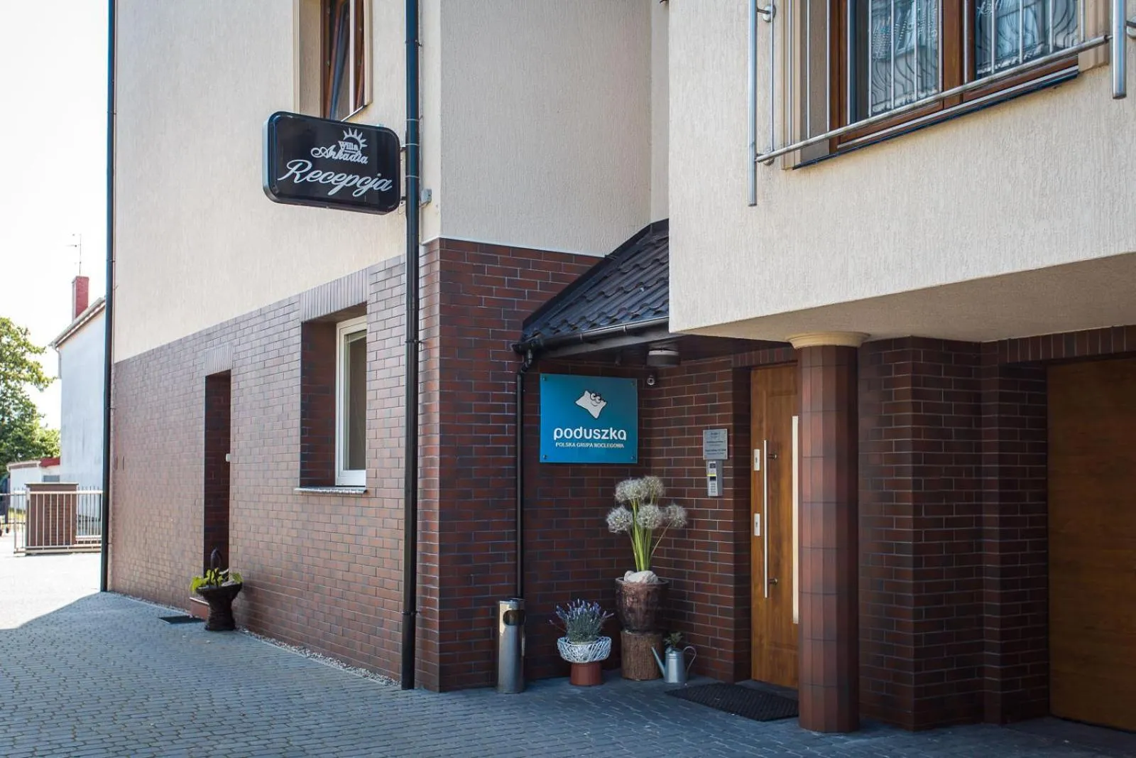 Facade/entrance in Willa Arkadia