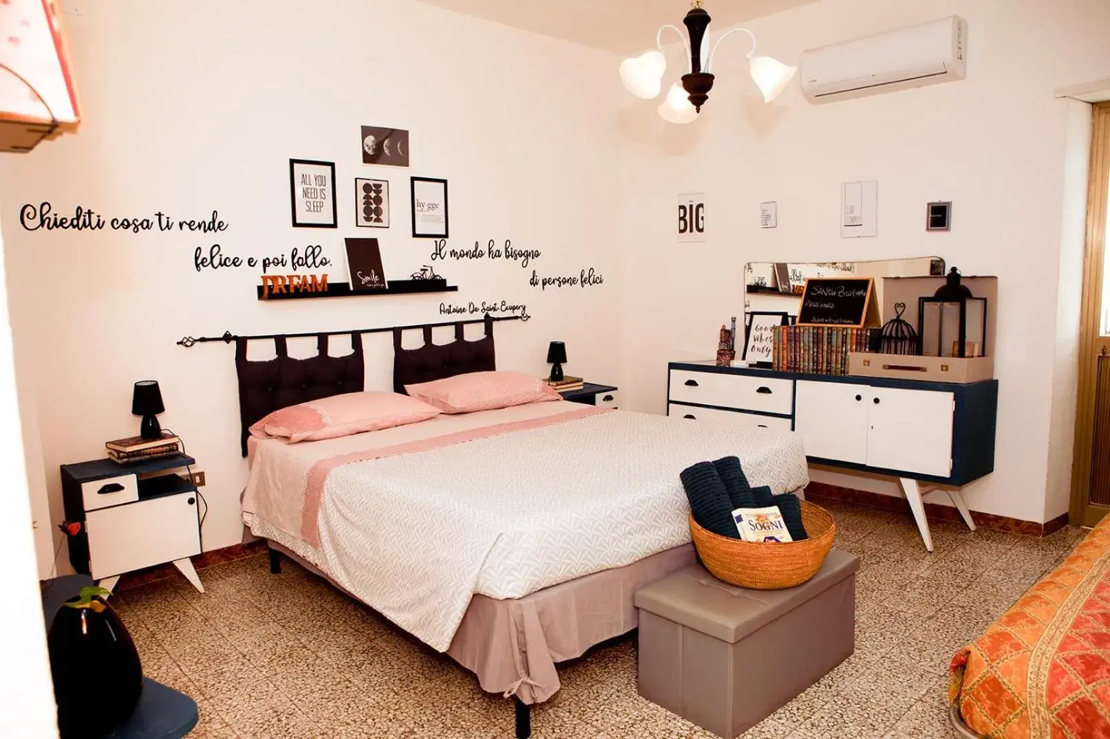 Double Room with Private External Bathroom - single occupancy in Santu Bustianu Double Room with Private External Bathroom - single occupancy in Santu Bustianu