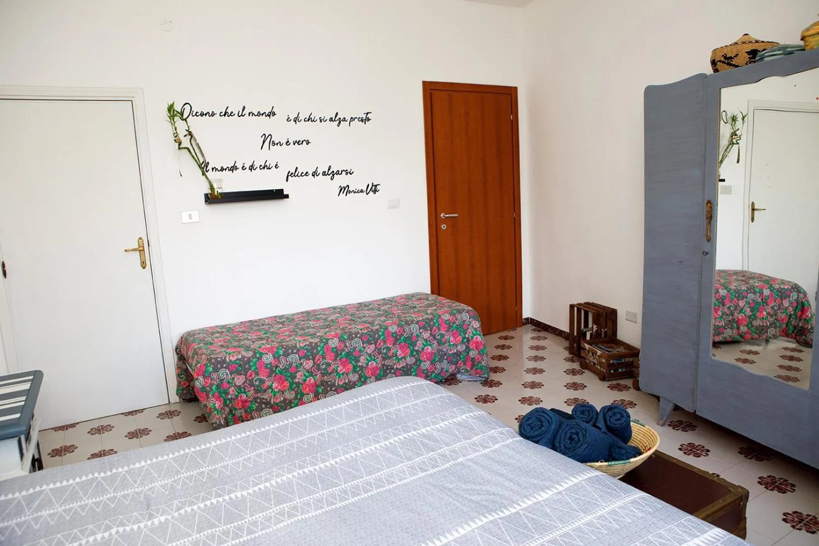 Photo of the whole room, Bed in Santu Bustianu