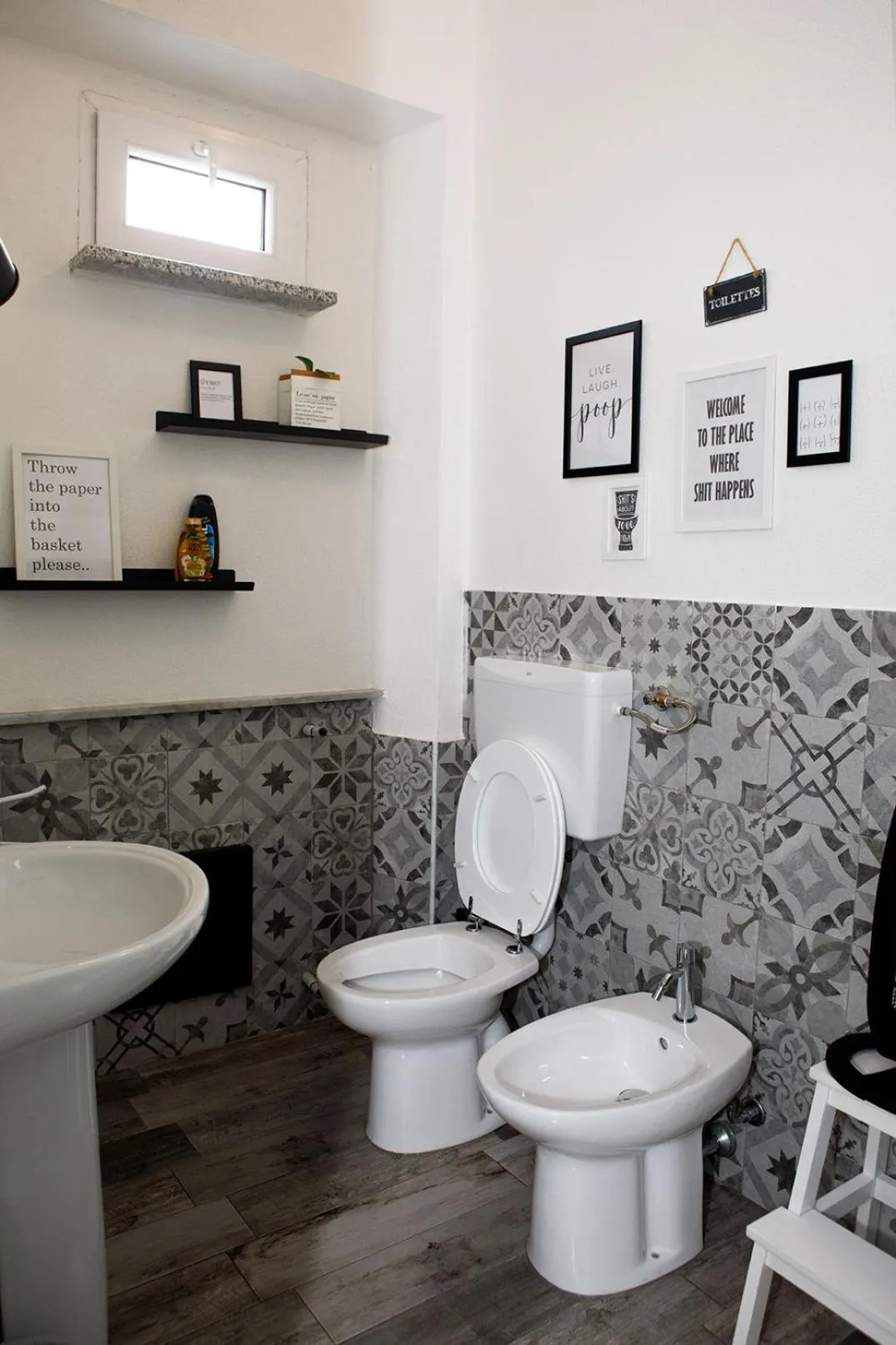 Toilet in Santu Bustianu