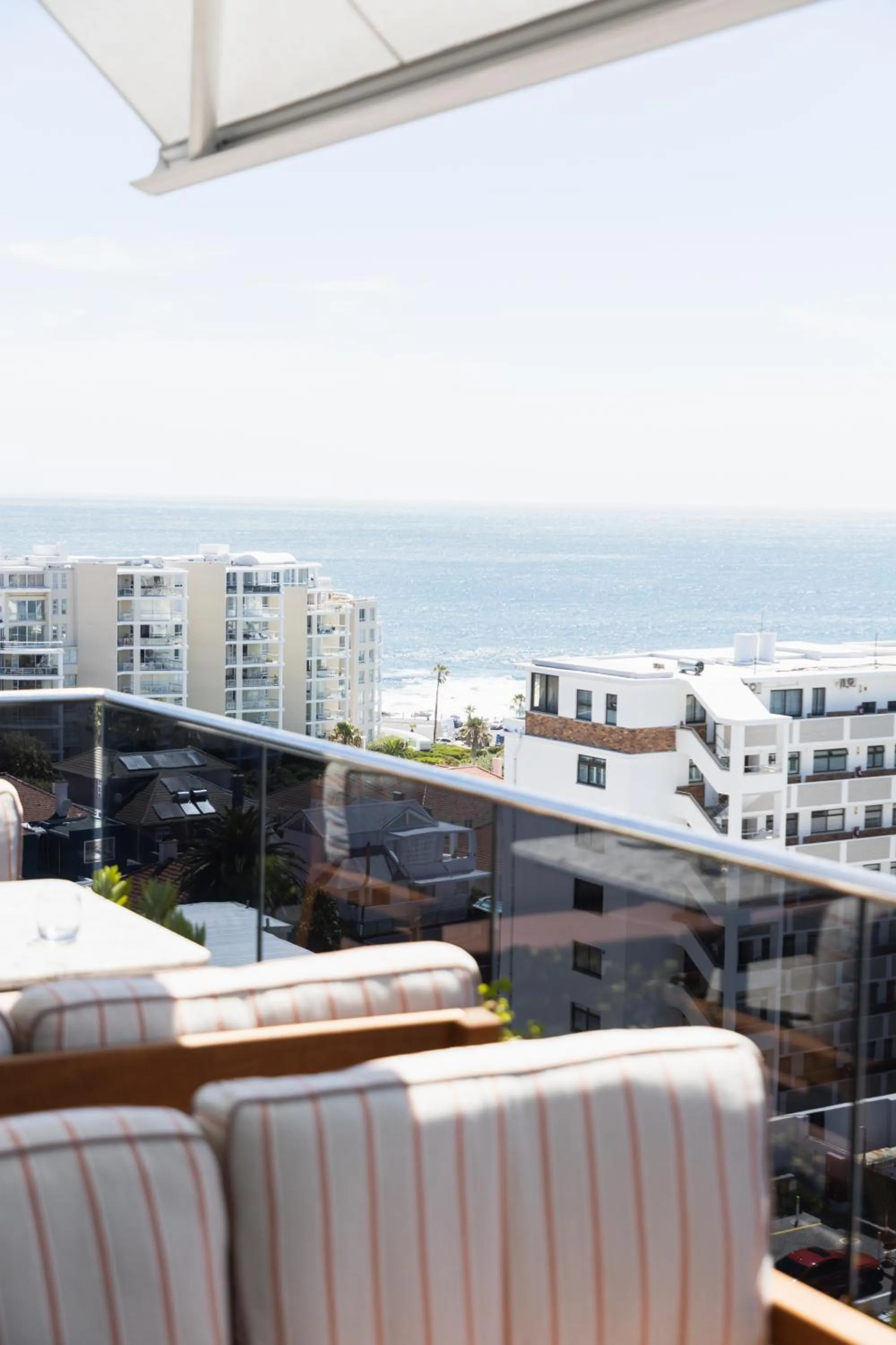 Restaurant/places to eat in Latitude Aparthotel by Totalstay