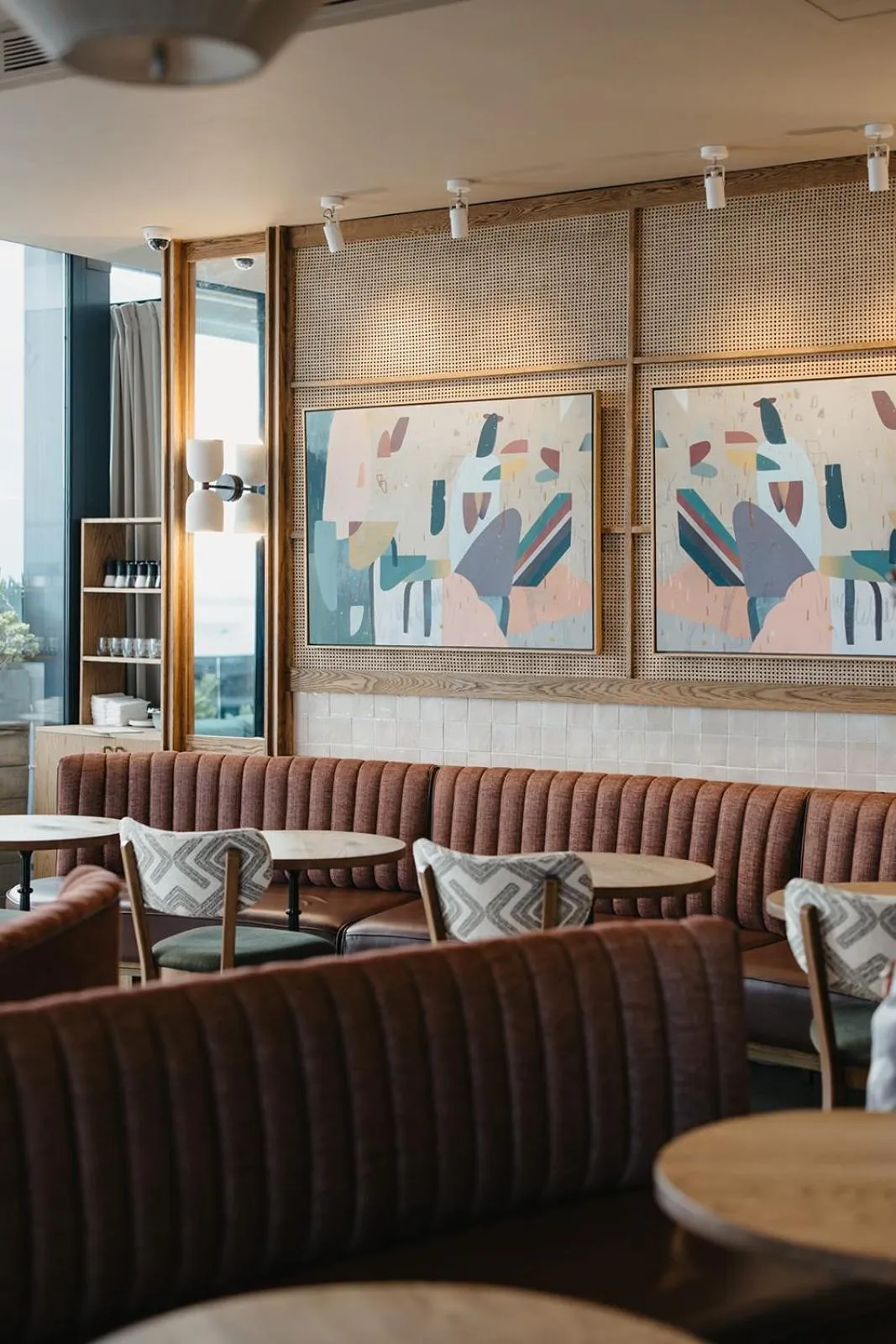 Restaurant/places to eat in Latitude Aparthotel by Totalstay