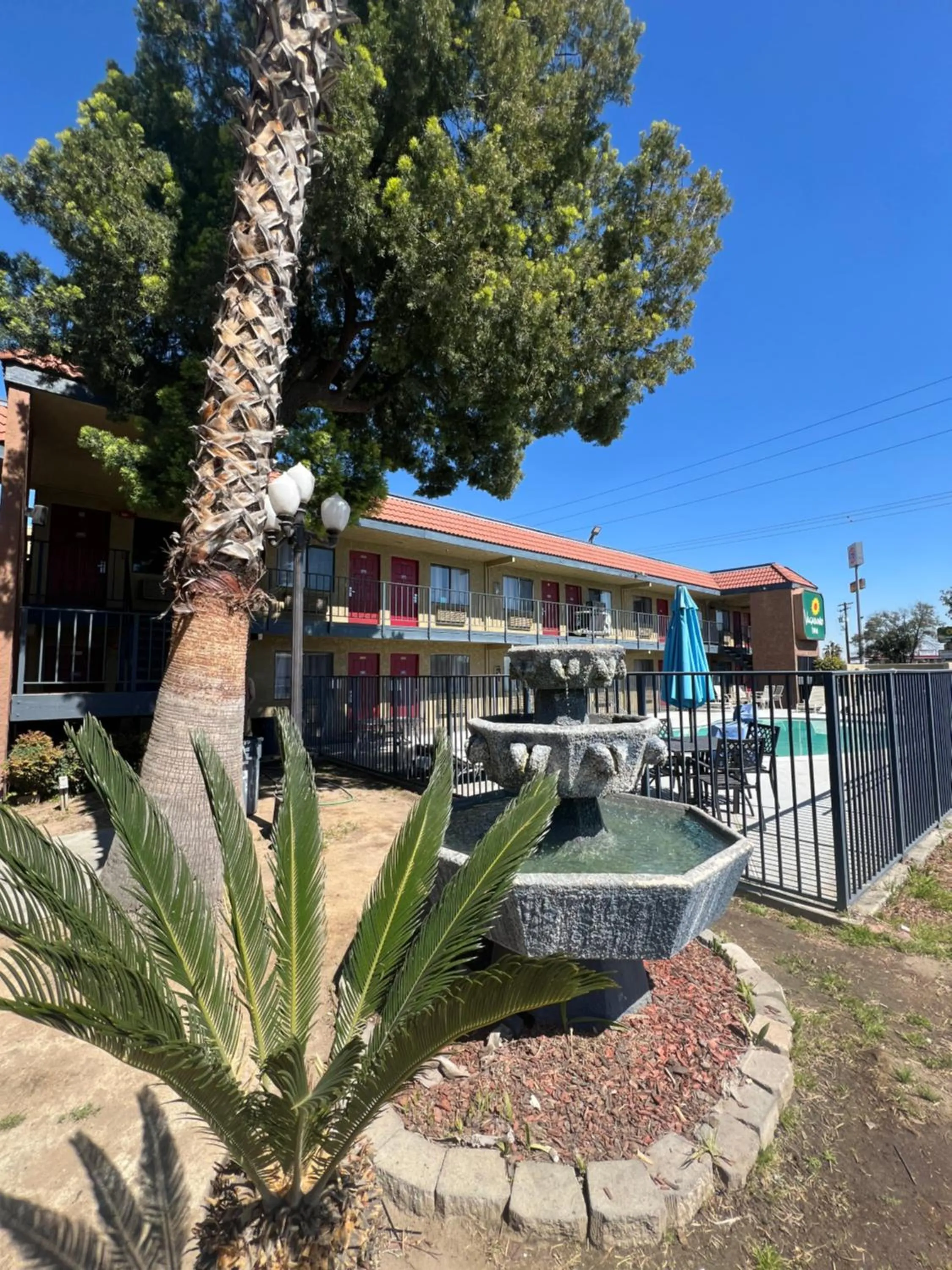 Property building in Fresno Inn