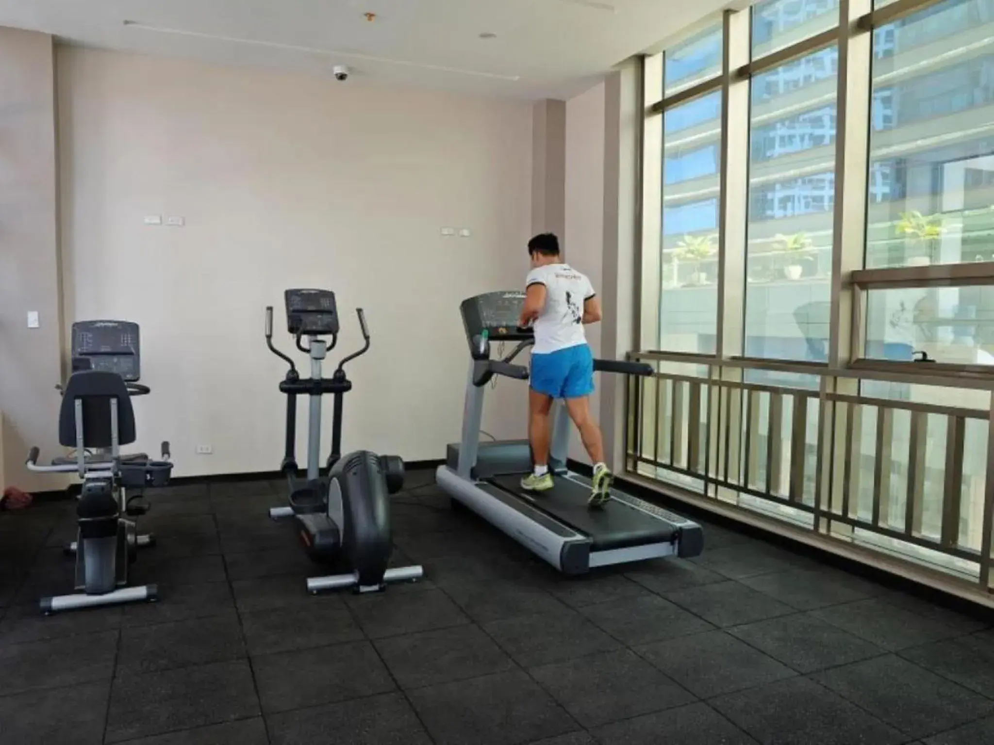 Fitness centre/facilities in Mandarin Plaza Hotel Fitness centre/facilities in Mandarin Plaza Hotel