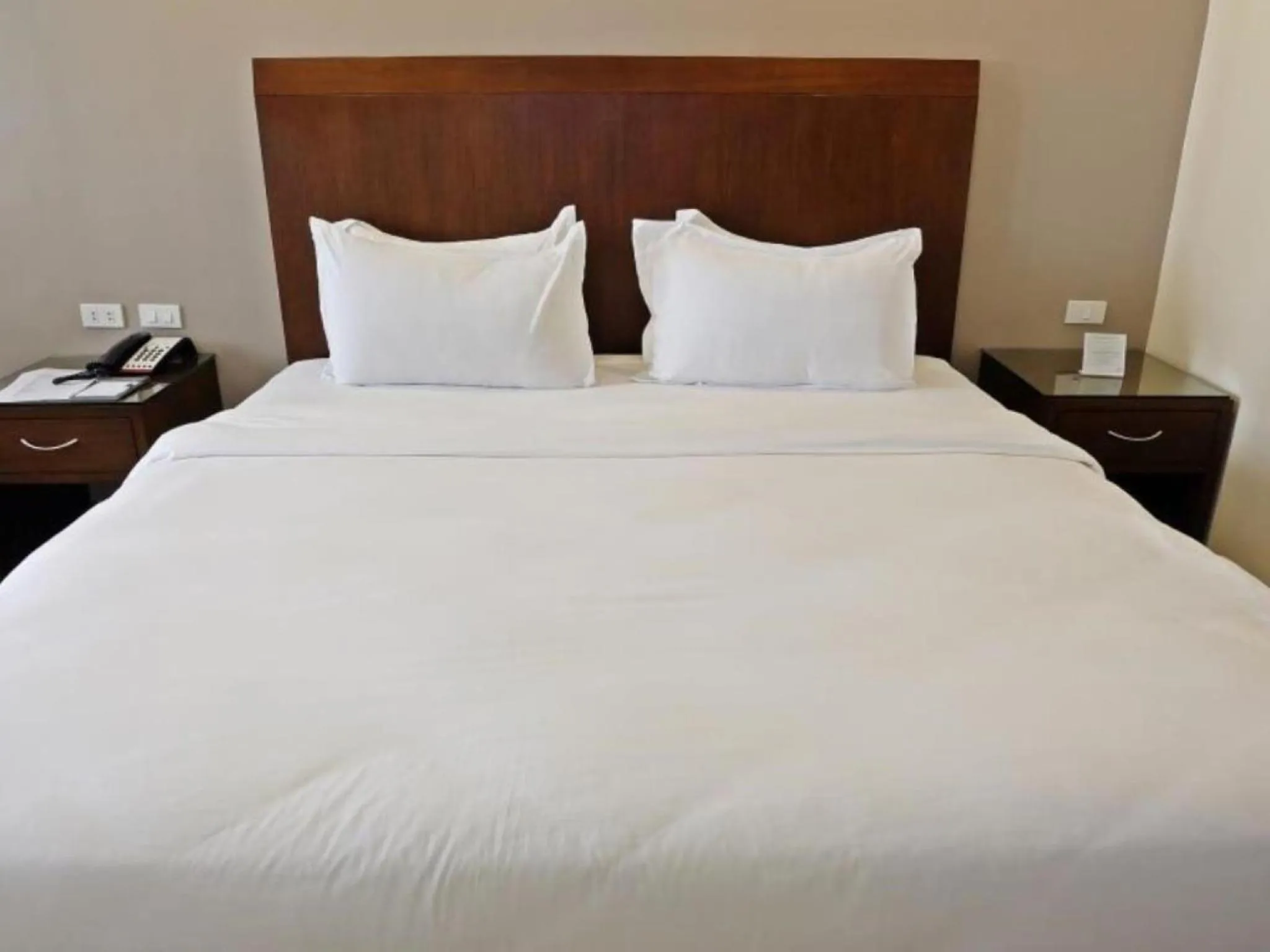 Photo of the whole room, Bed in Mandarin Plaza Hotel