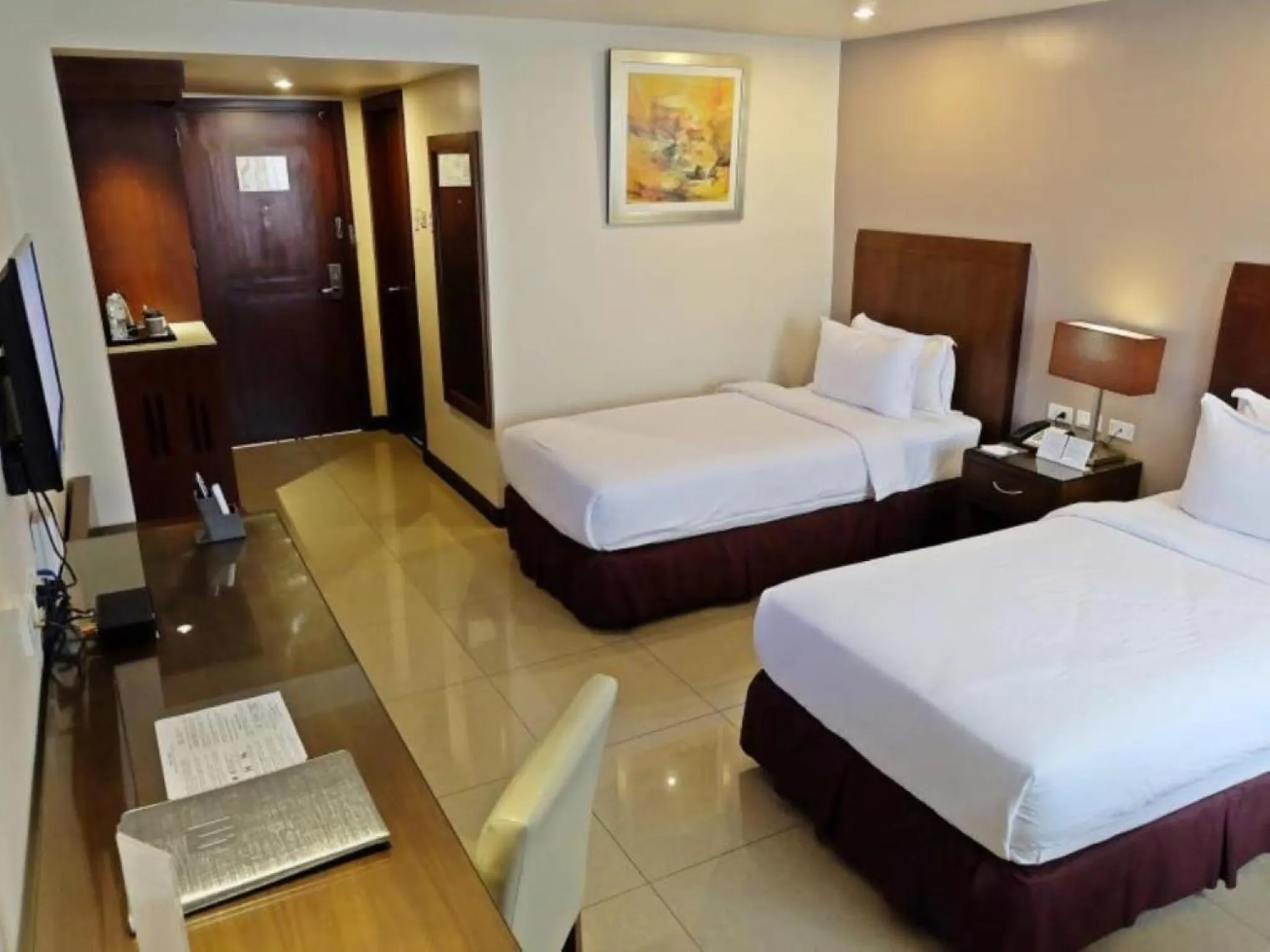 Photo of the whole room, Bed in Mandarin Plaza Hotel