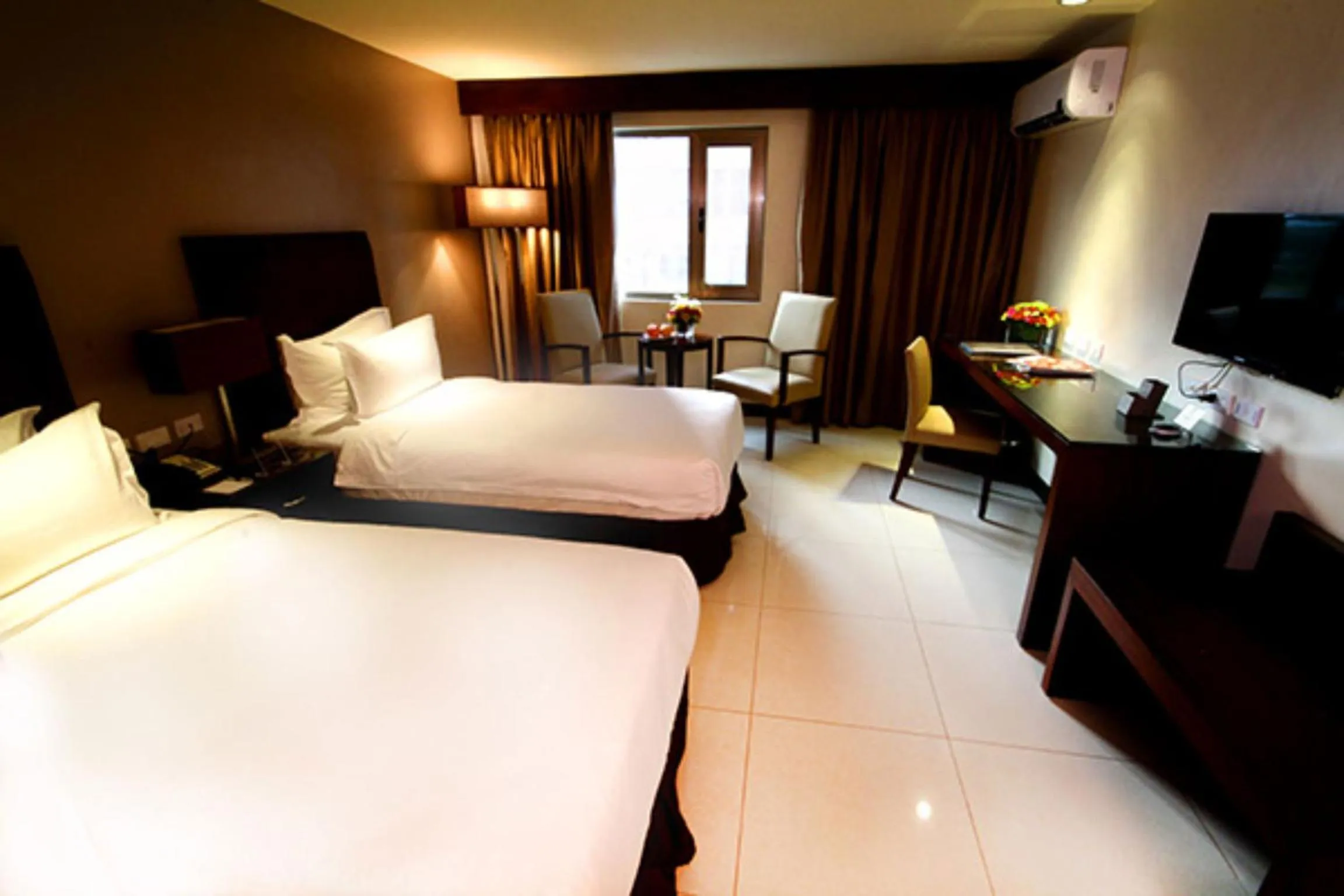 Bed in Mandarin Plaza Hotel