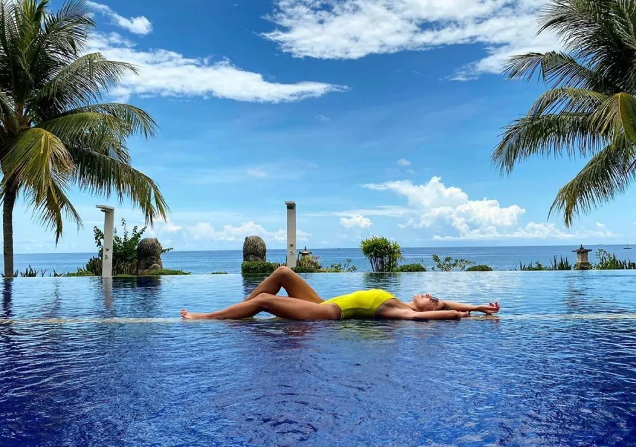 Swimming pool in Bondalem Beach Club