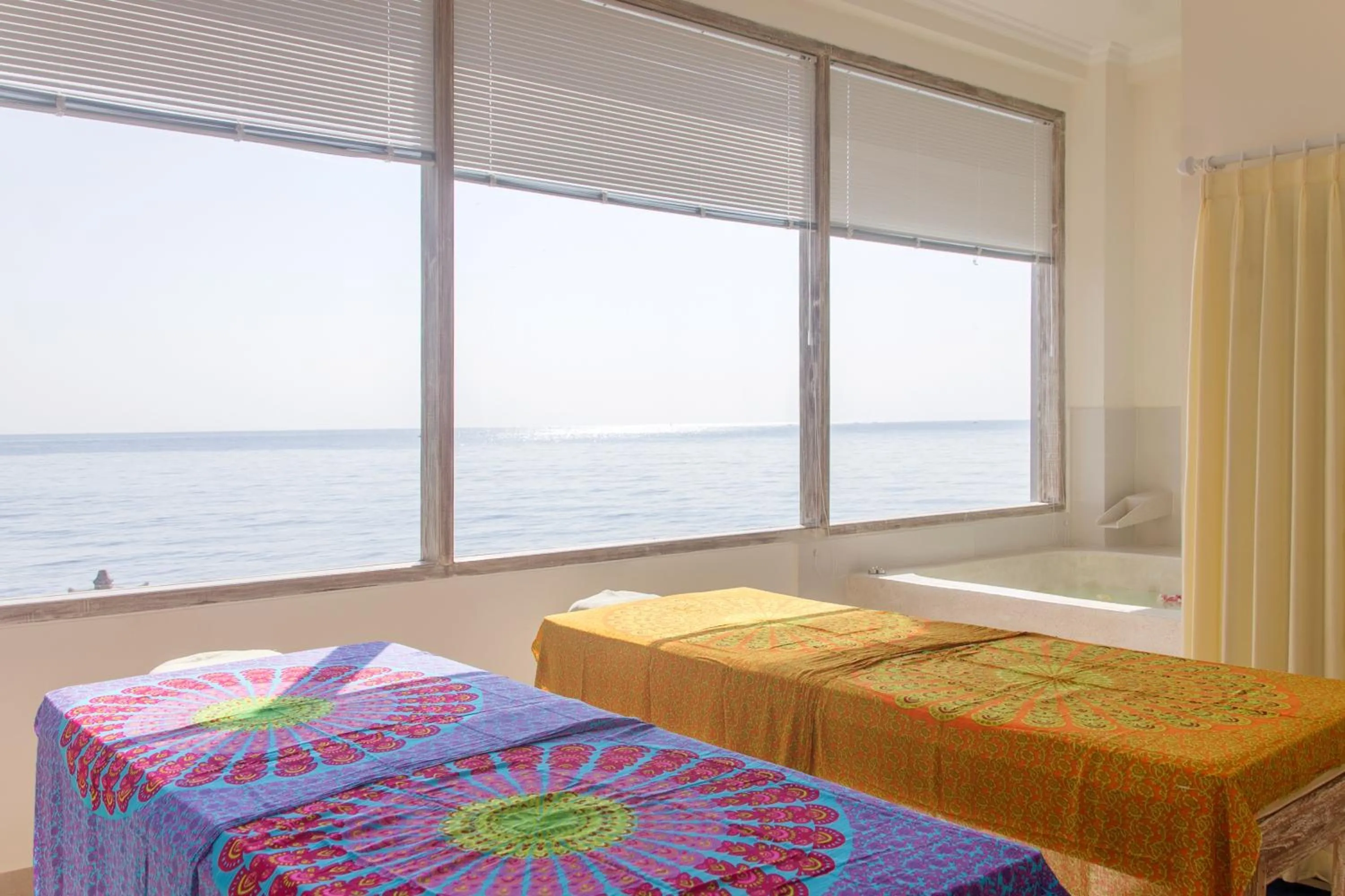 Hot Tub, Bed in Bondalem Beach Club