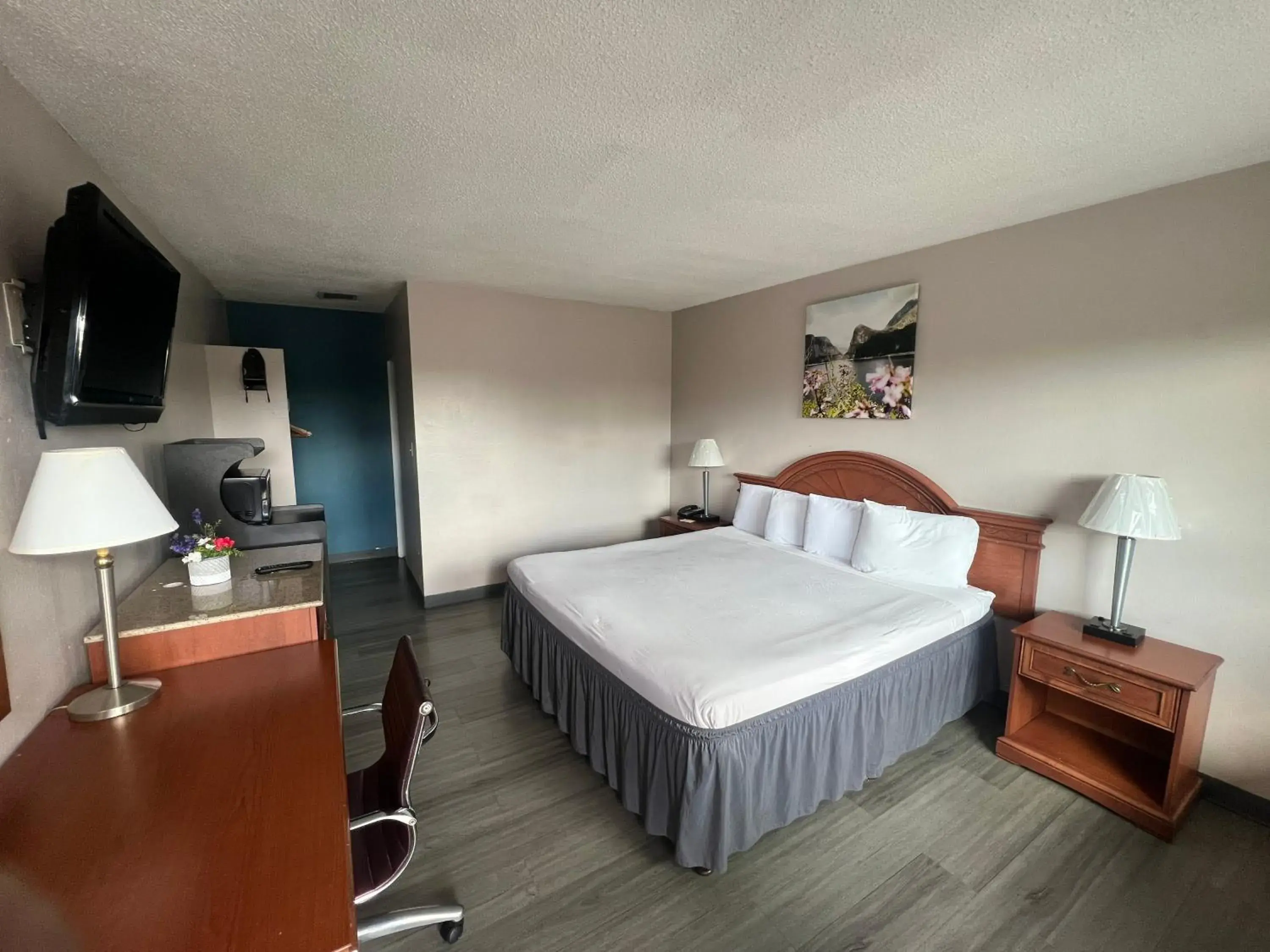 Bed in University Inn Chico Bed in University Inn Chico