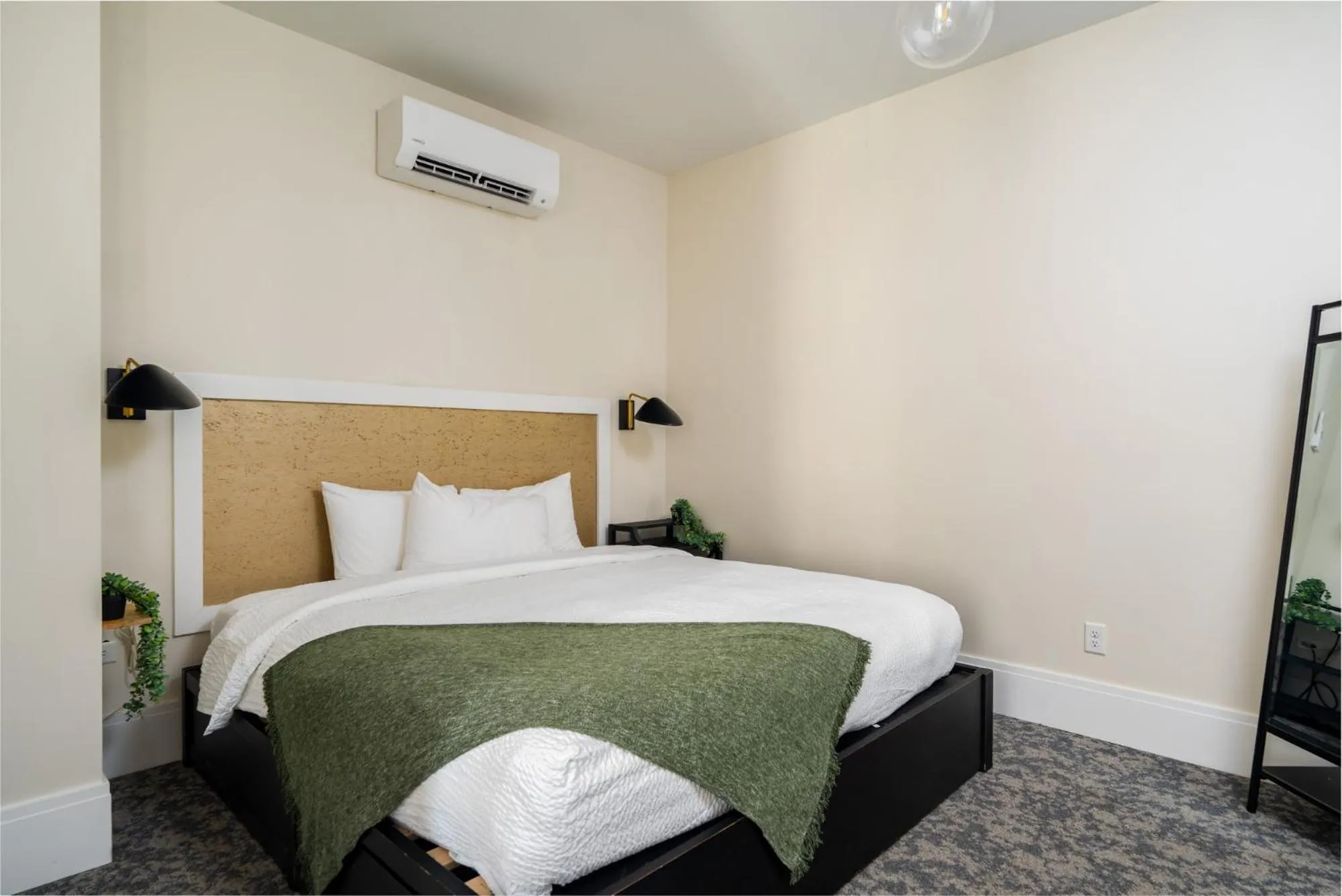 Bedroom, Bed in Hancock House