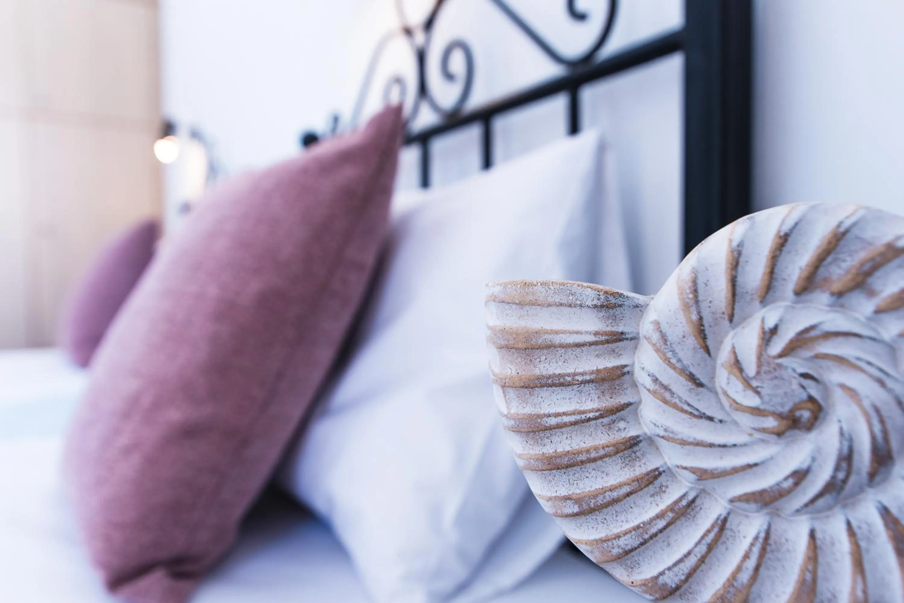 Text overlay, Bed in Real Palace