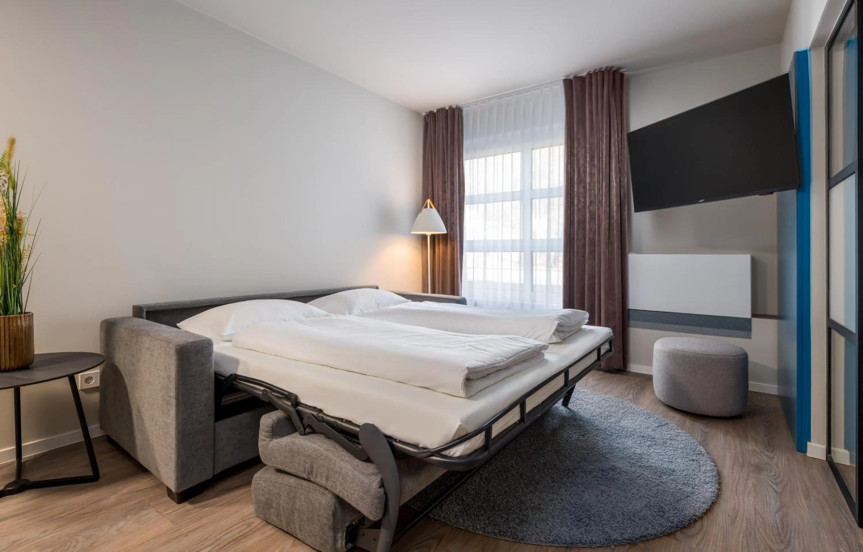 Photo of the whole room, Bed in Ibis Styles Regensburg