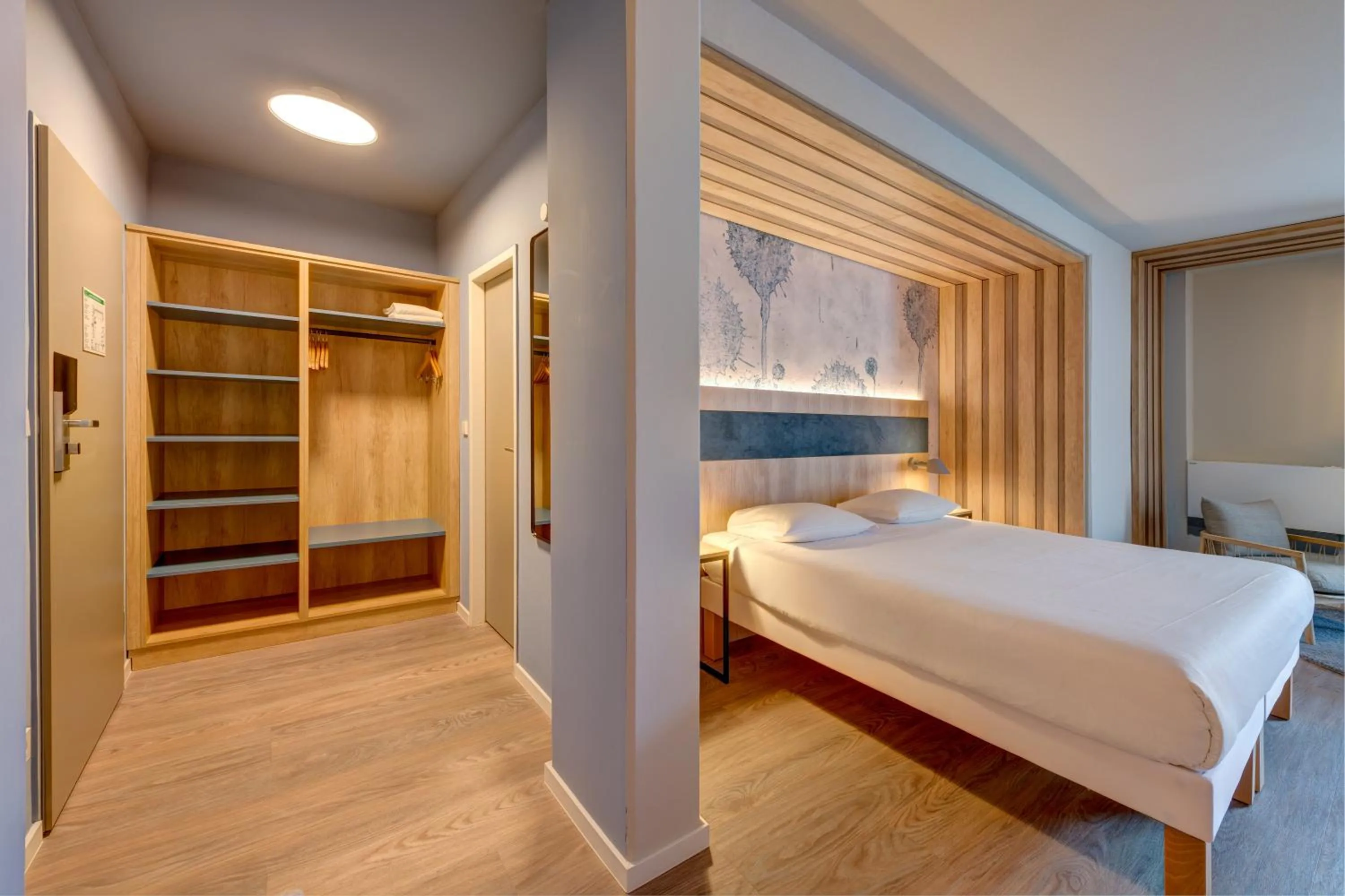 Photo of the whole room, Bed in Ibis Styles Regensburg