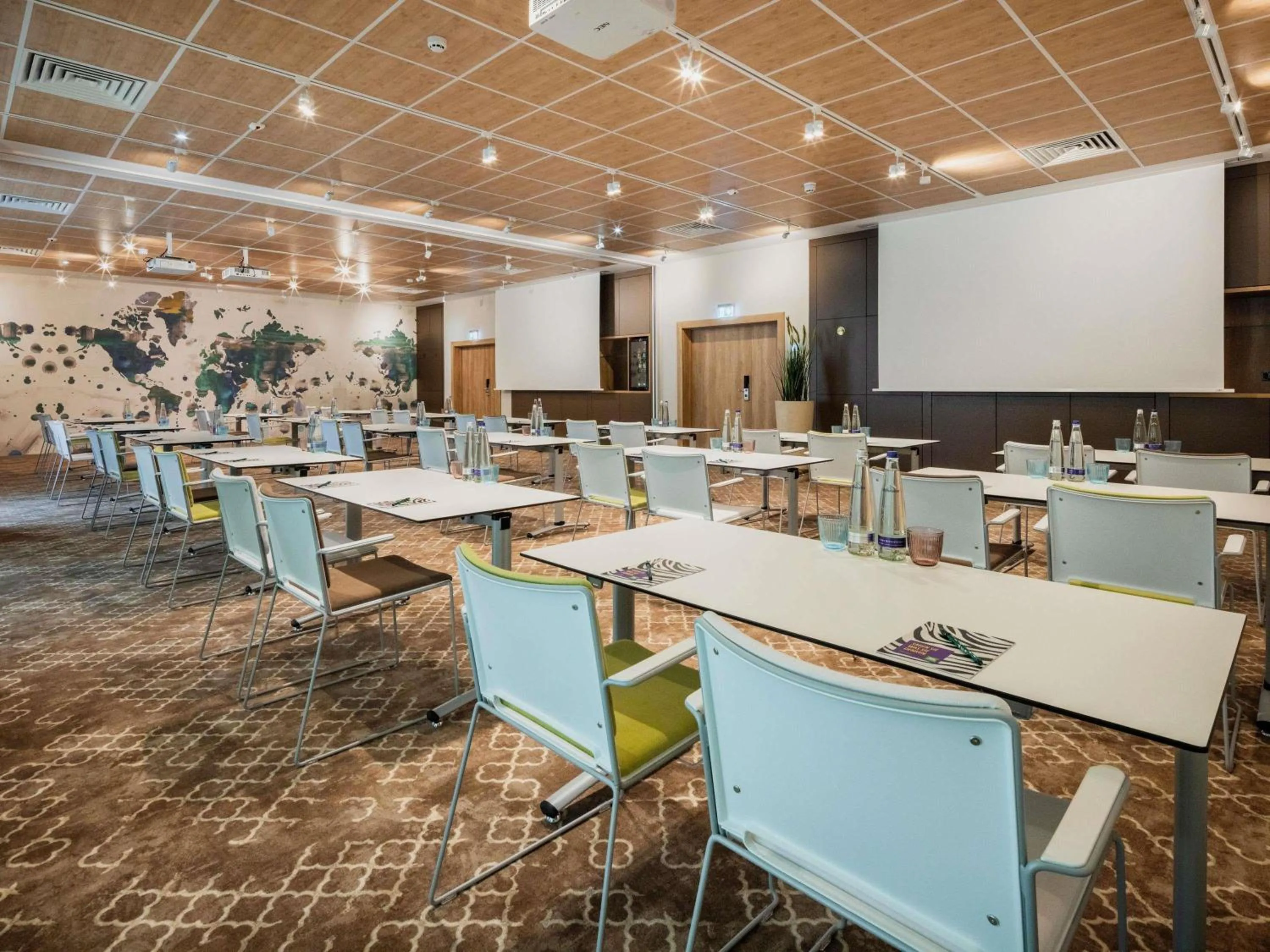 Meeting/conference room in Ibis Styles Regensburg