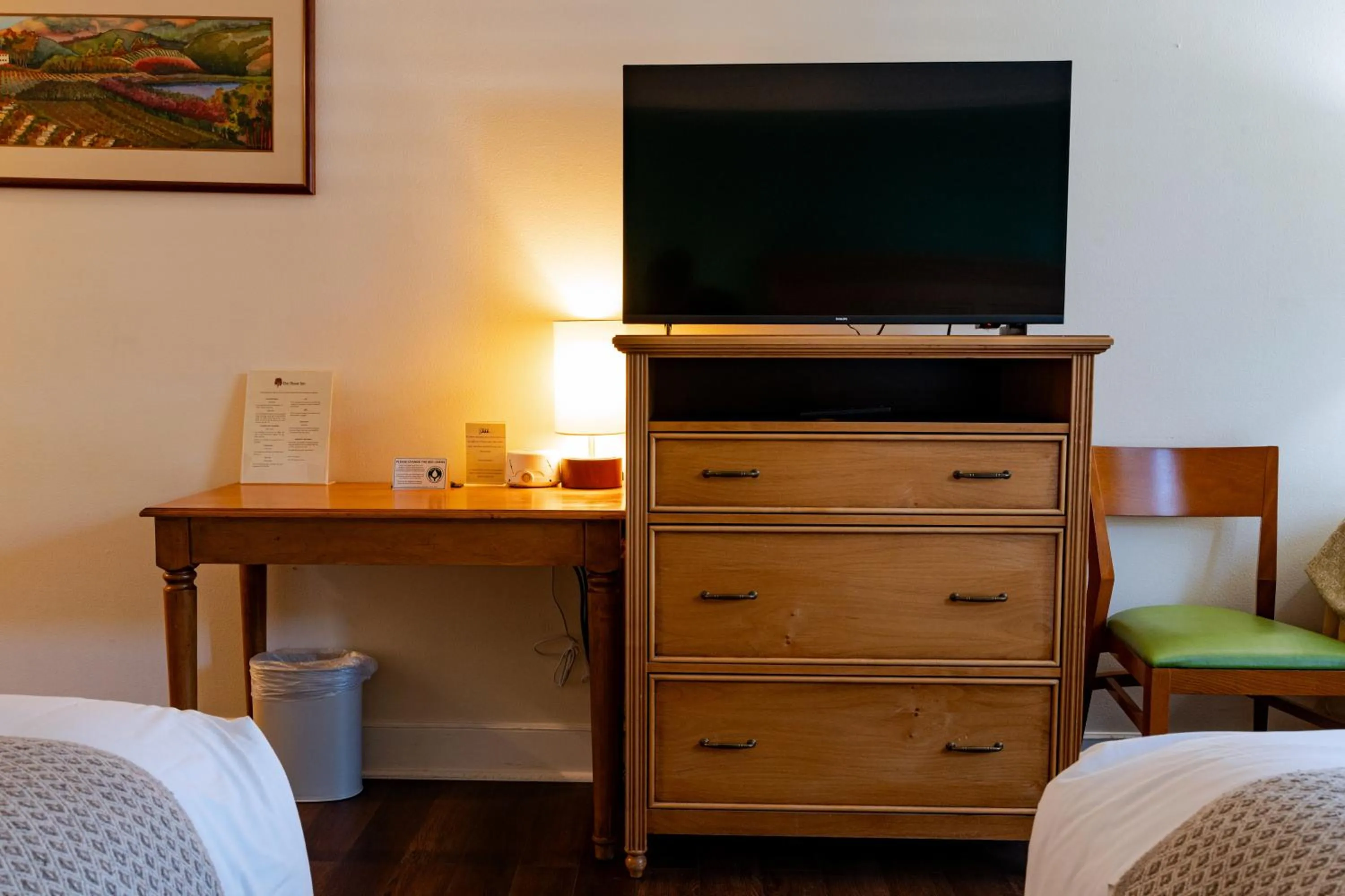 TV and multimedia in Elm House Inn