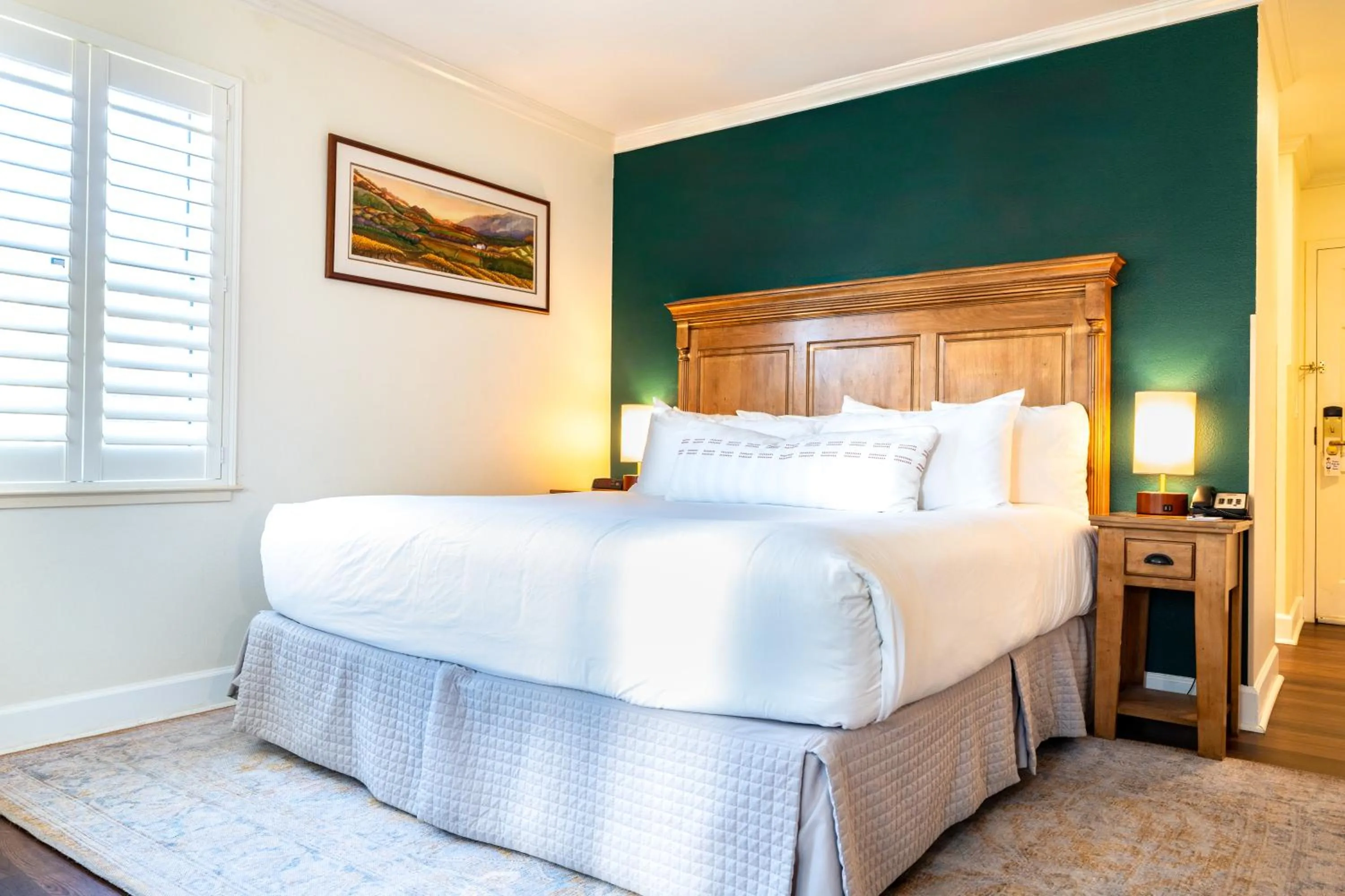 Photo of the whole room, Bed in Elm House Inn