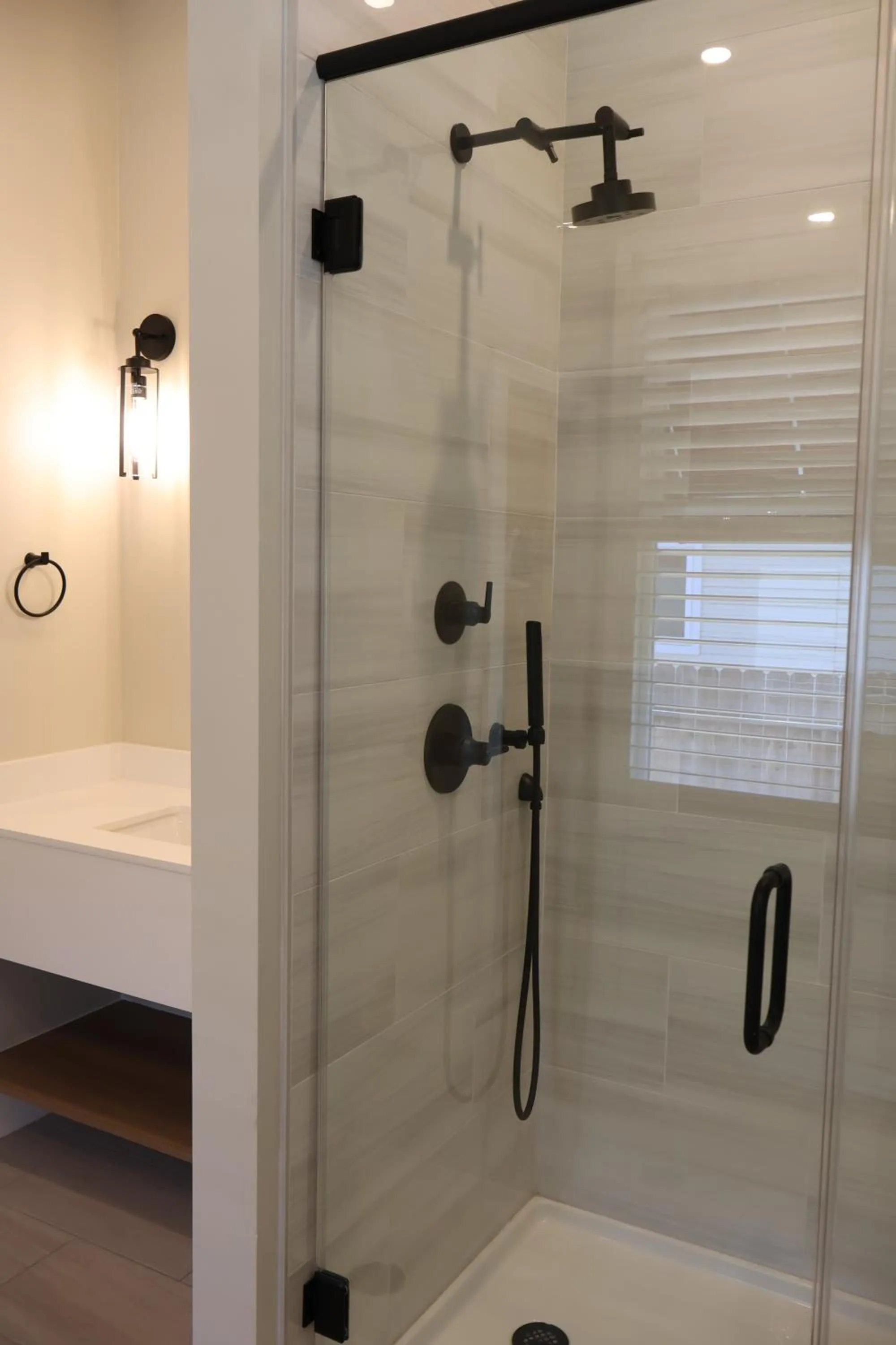 Shower in Elm House Inn