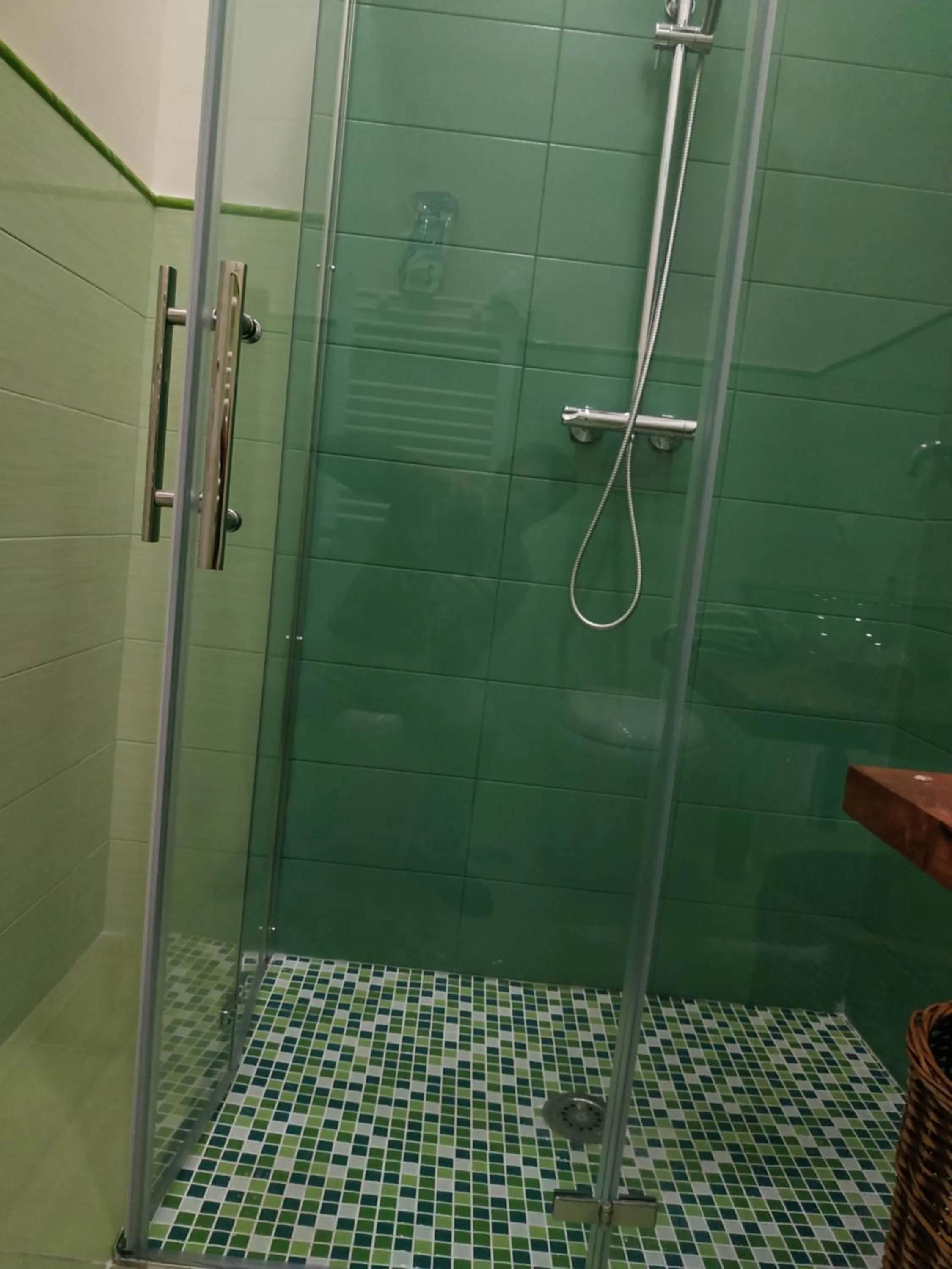 Shower in Sun&TheCity