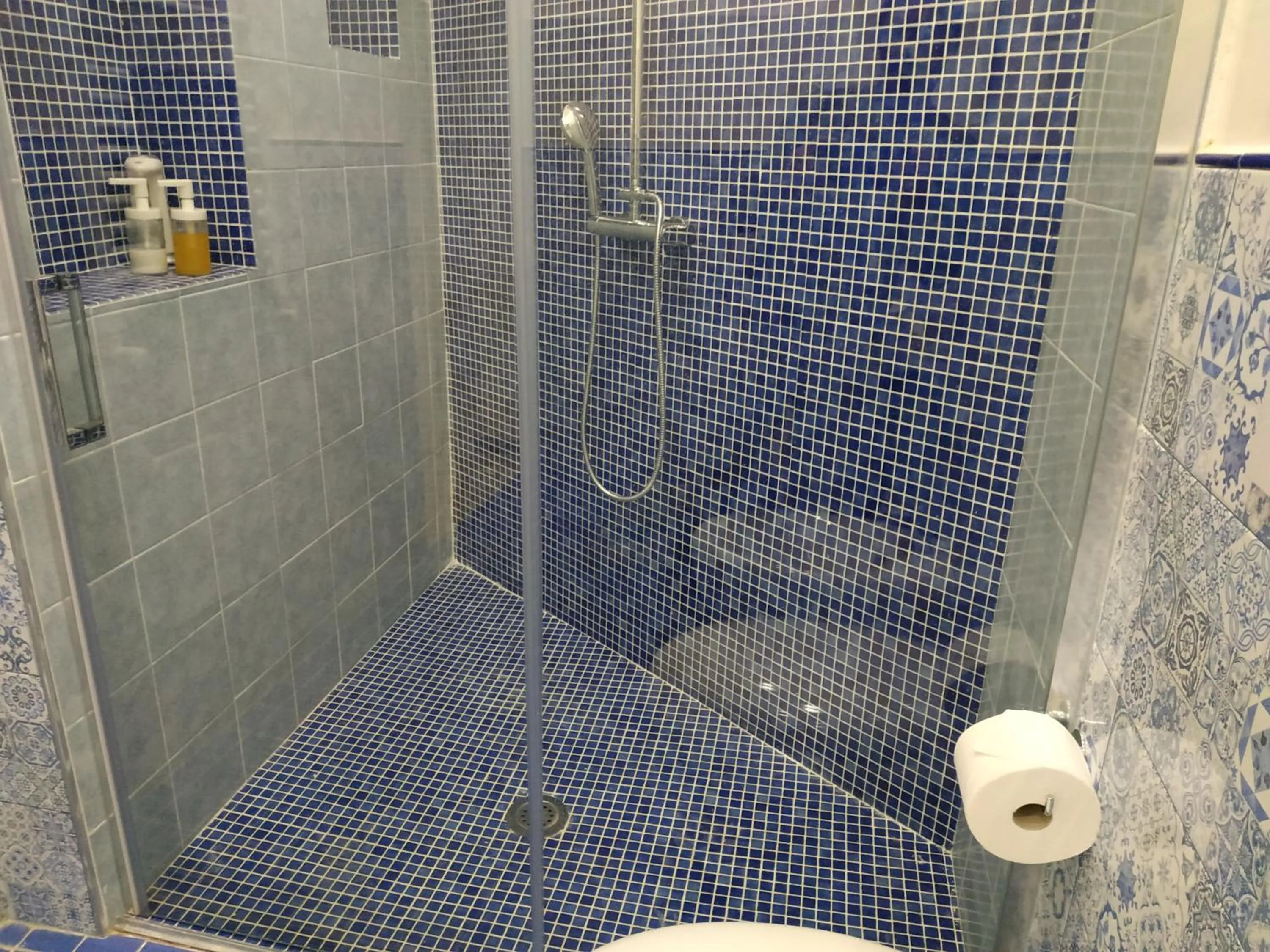 Shower in Sun&TheCity