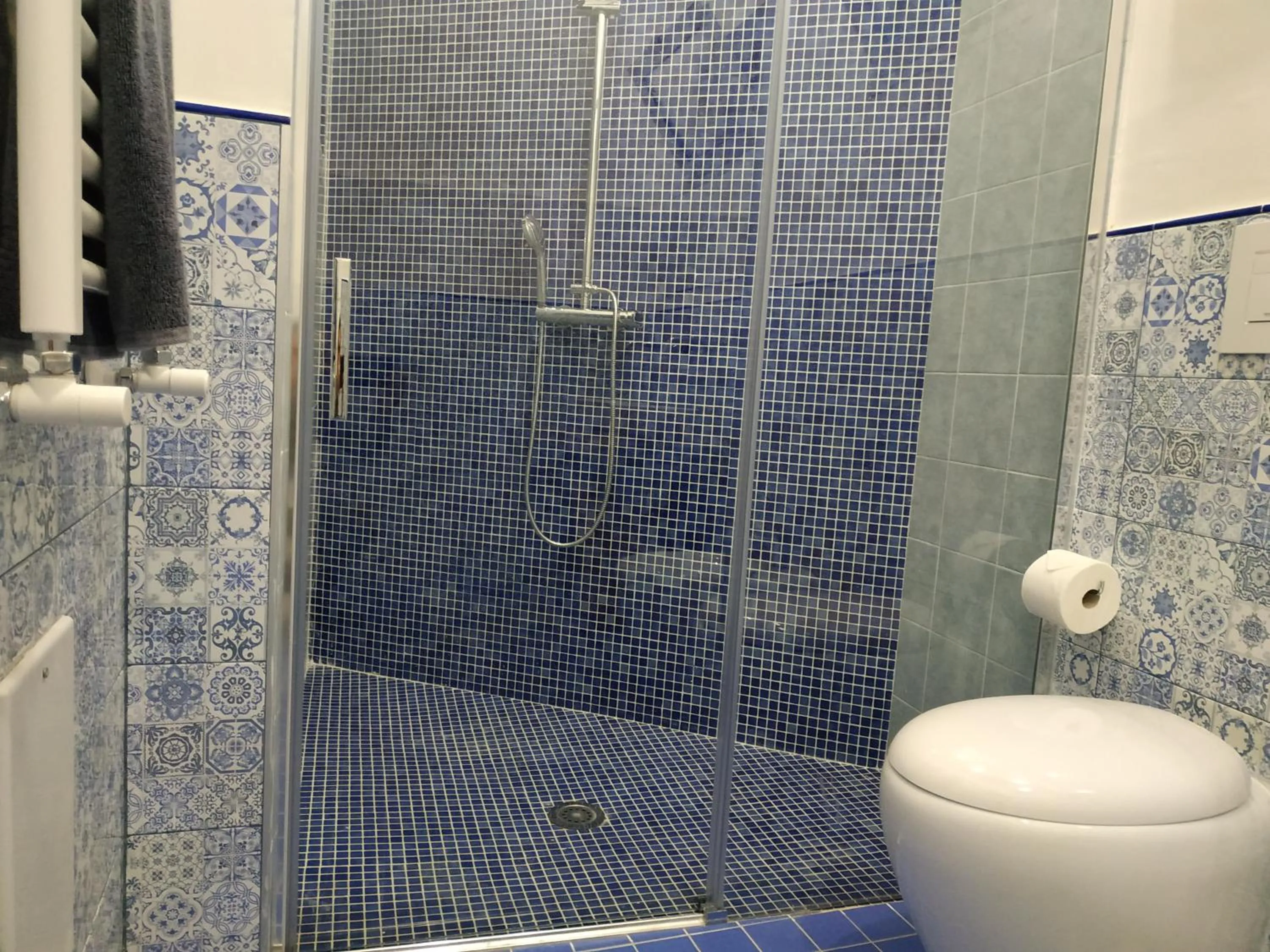 Shower in Sun&TheCity