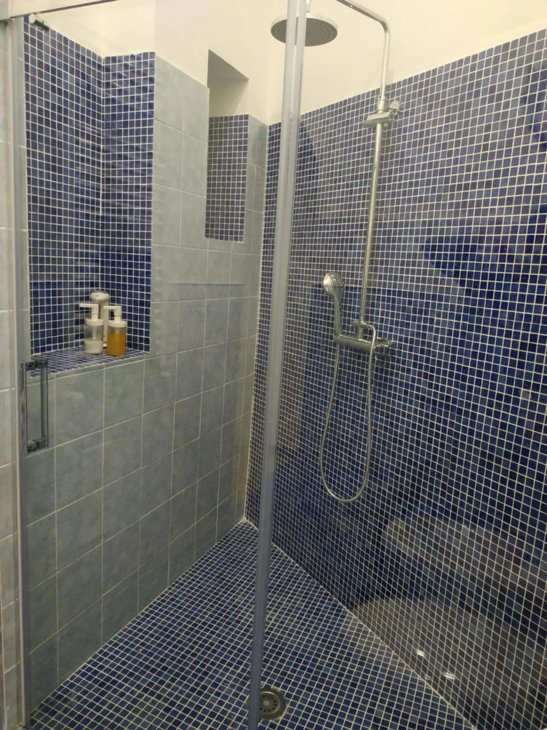 Shower in Sun&TheCity