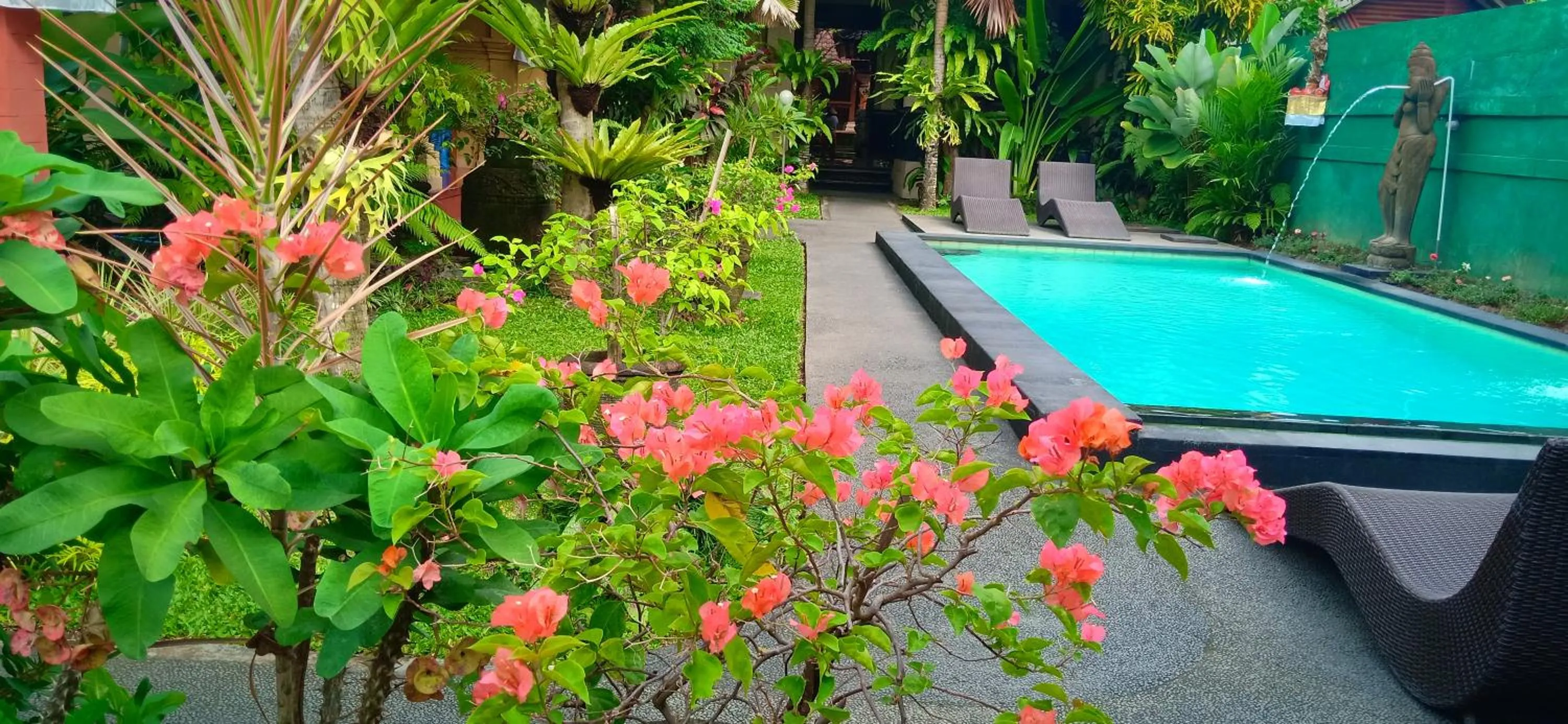 Swimming pool in Secret Garden Sky