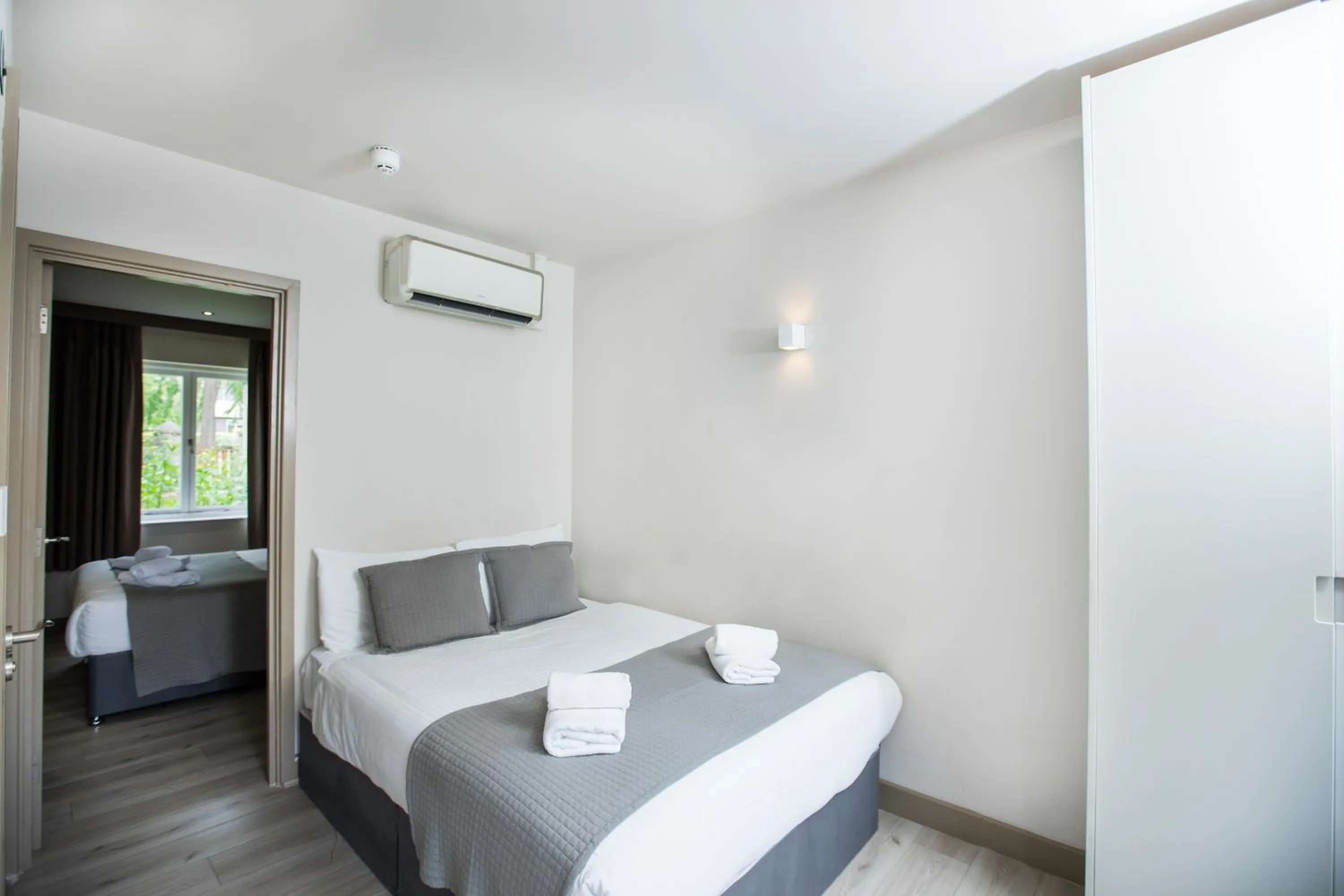 Bedroom, Bed in Arch Hotel