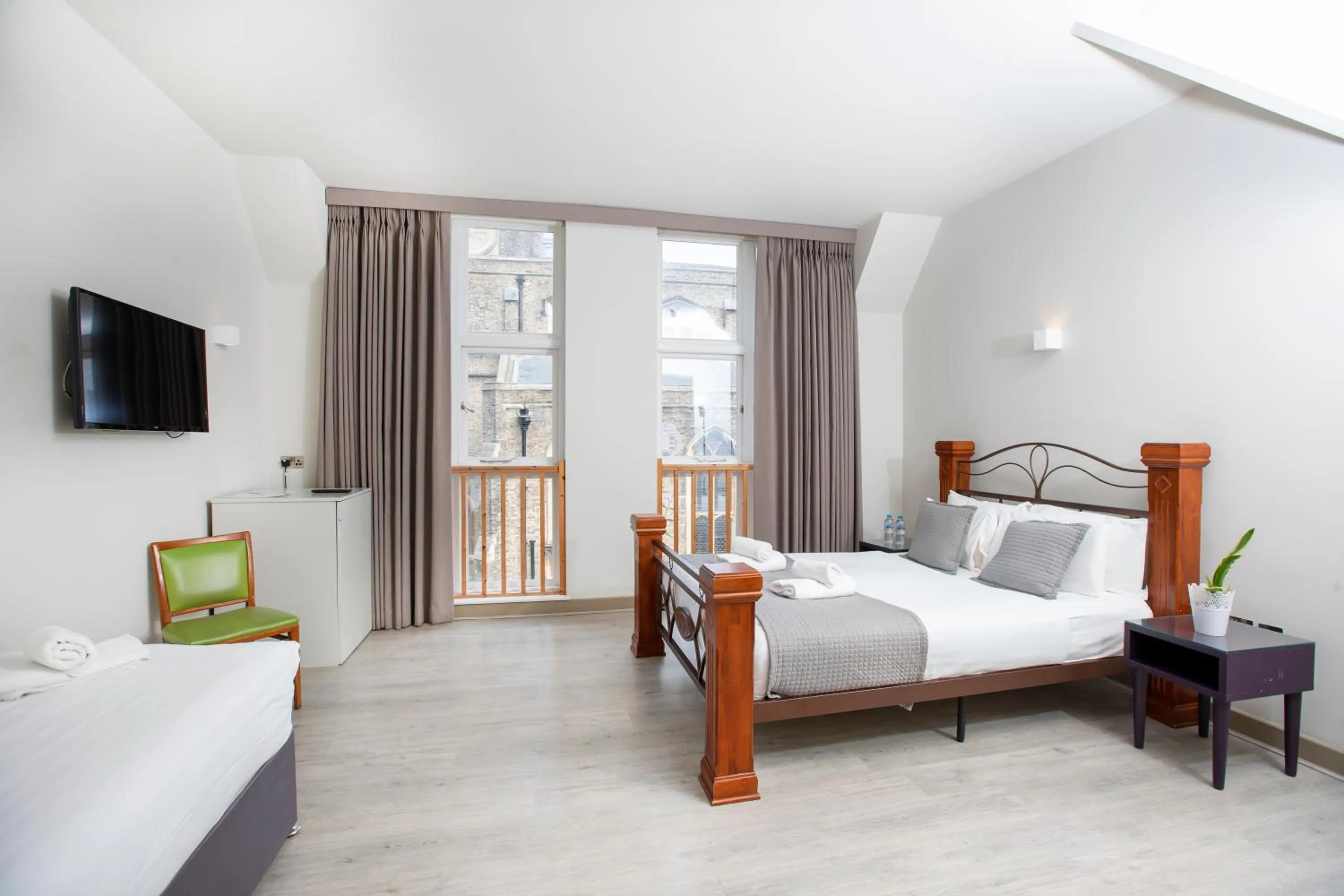 Bedroom, Bed in Arch Hotel