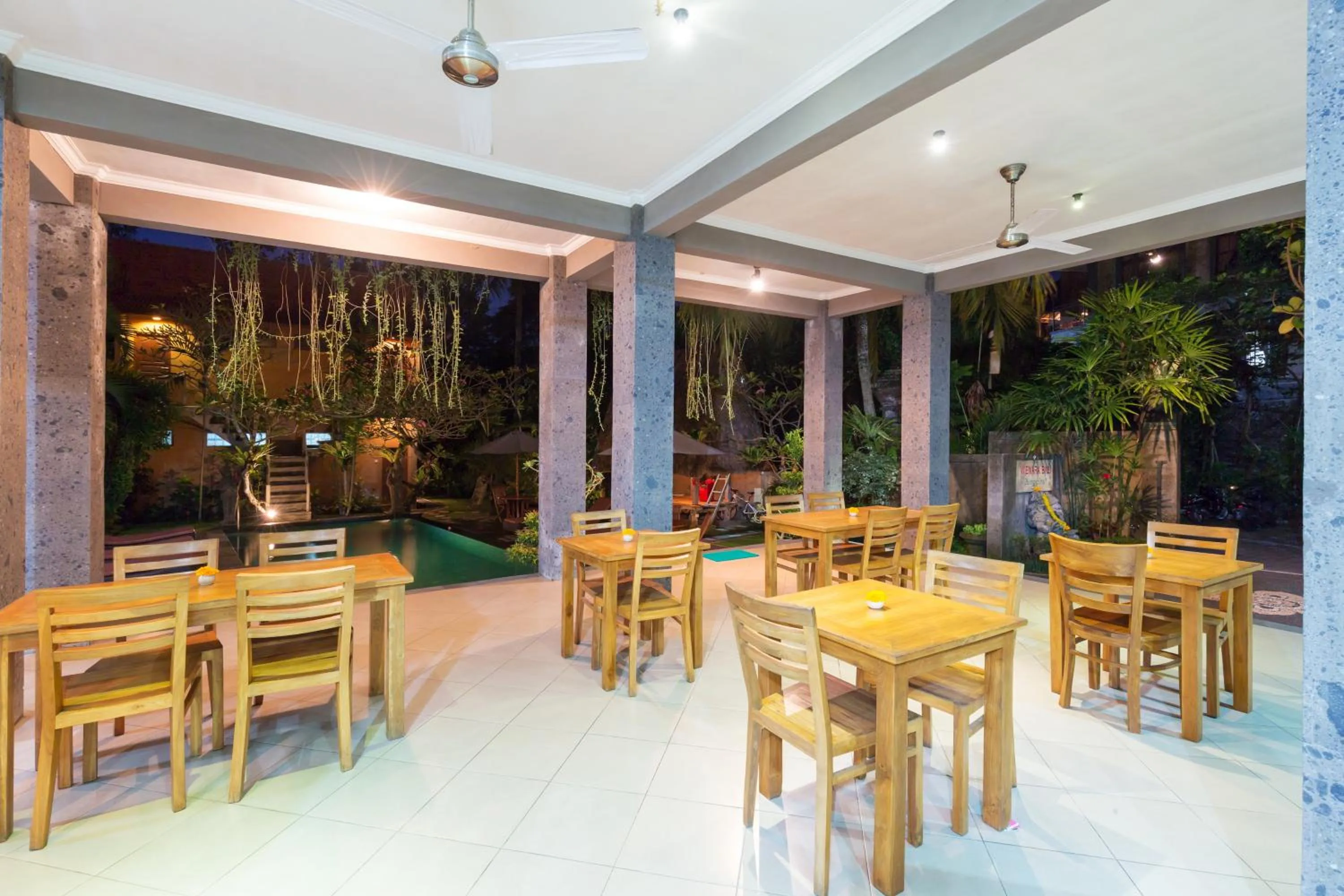 Restaurant/places to eat in Wenara Bali Bungalows