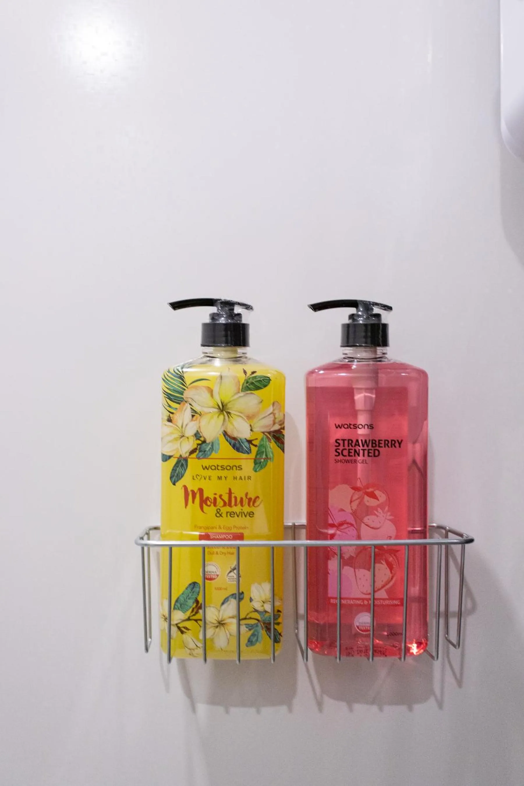 U4 Large 2 bed rooms full kitchen 200m to BTS