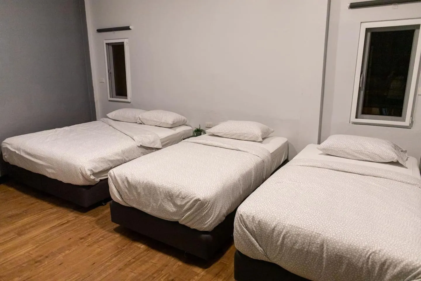 Bed in U4 Large 2 bed rooms full kitchen 200m to BTS