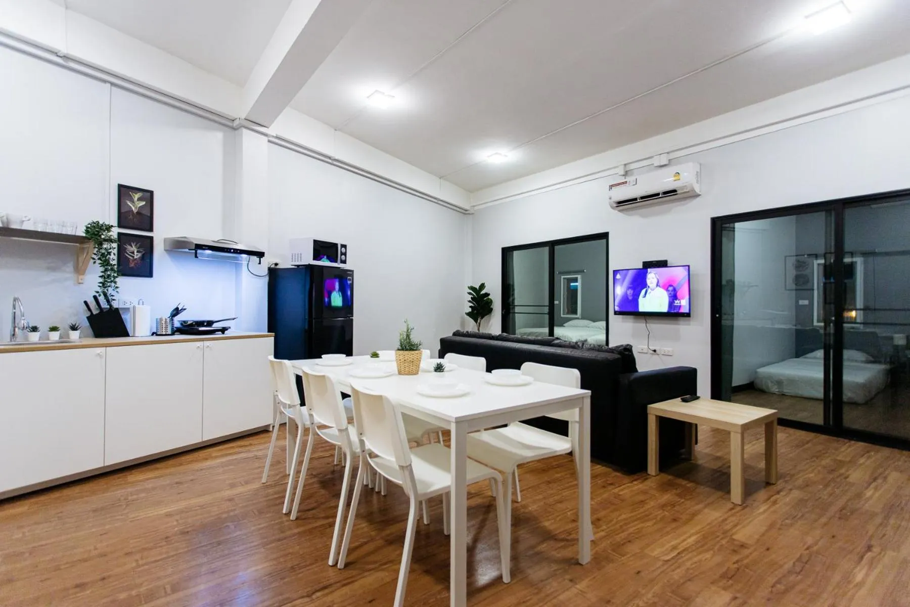 Living room in U4 Large 2 bed rooms full kitchen 200m to BTS