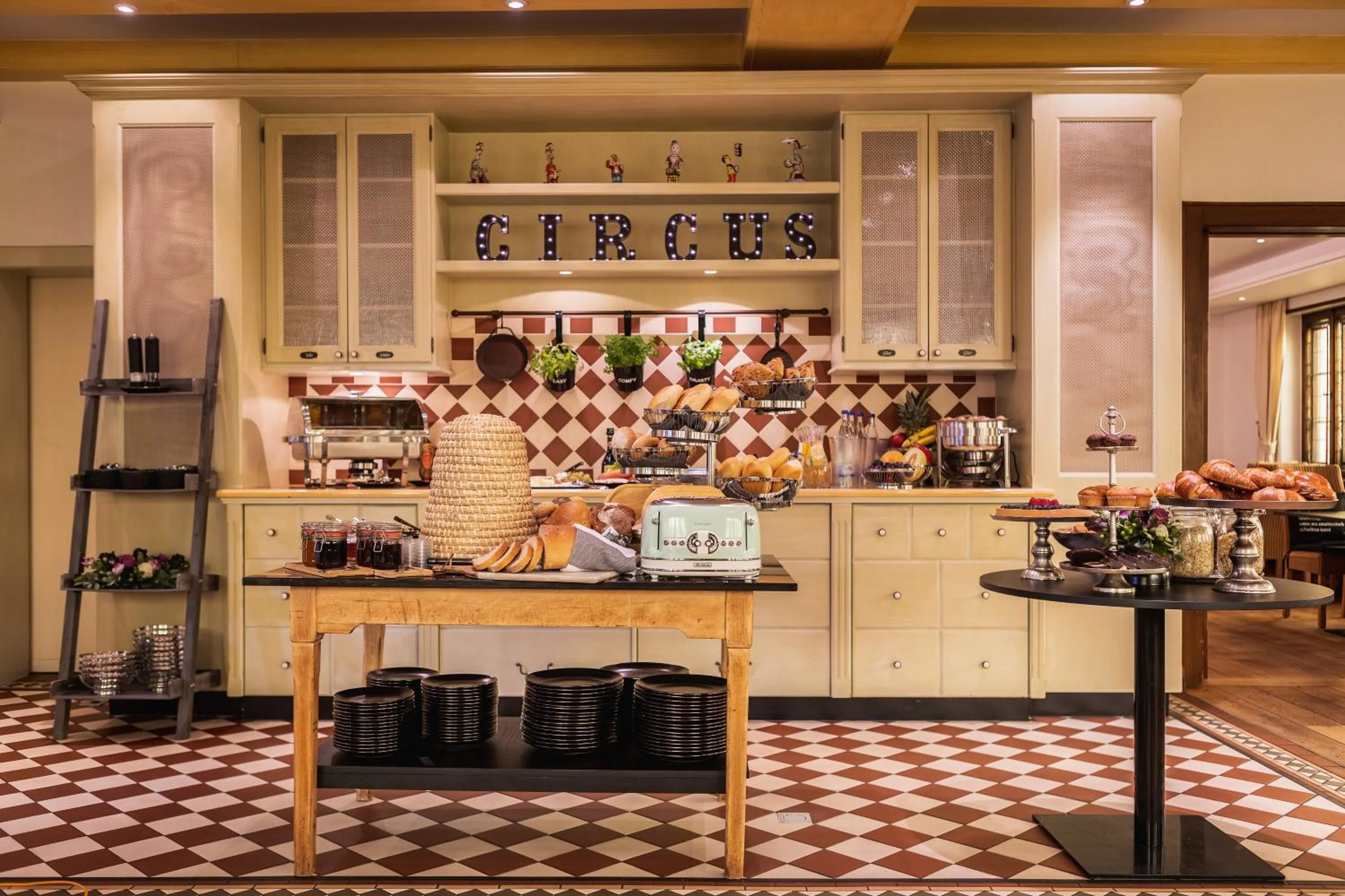 Buffet breakfast in SMARTY Hotel Euler Homburg, Saar - KONTAKTLOSER SELF CHECK-IN