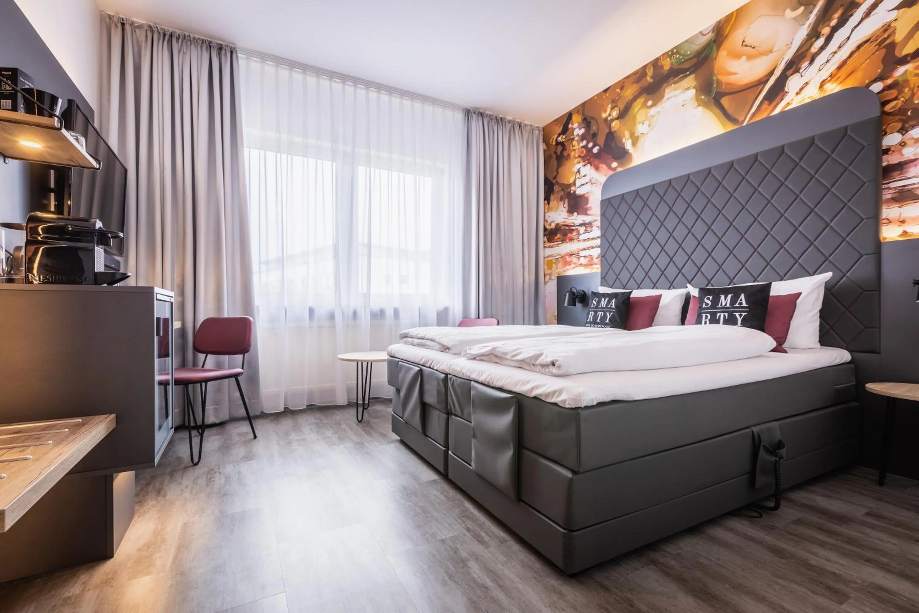 Photo of the whole room, Bed in SMARTY Hotel Euler Homburg, Saar - KONTAKTLOSER SELF CHECK-IN