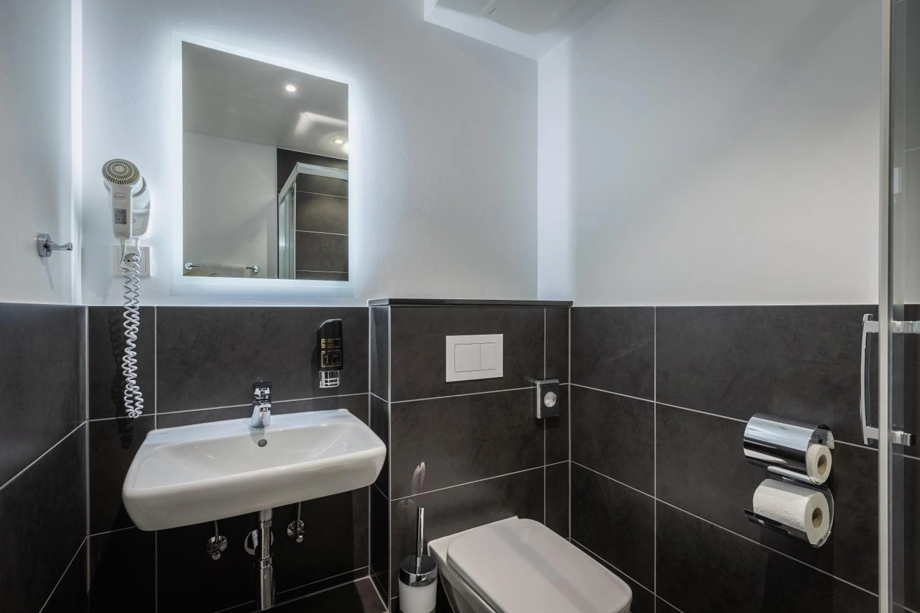 Bathroom in SMARTY Hotel Euler Homburg, Saar - KONTAKTLOSER SELF CHECK-IN